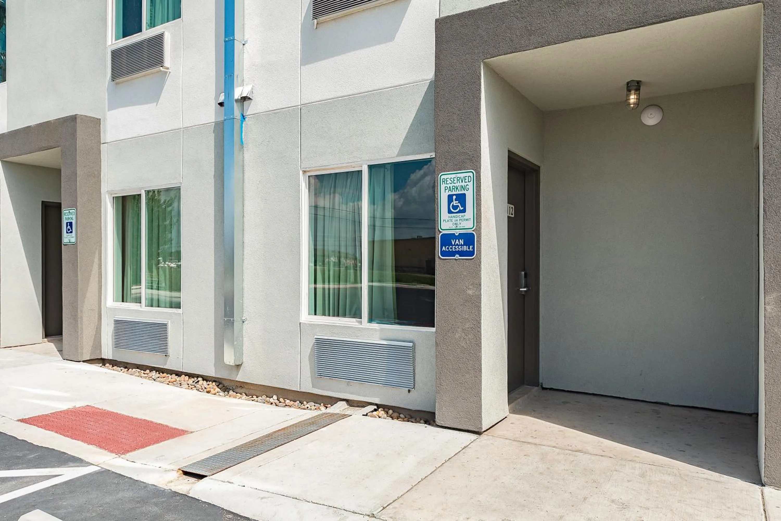 Facade/entrance in Studio 6 New Braunfels, Tx