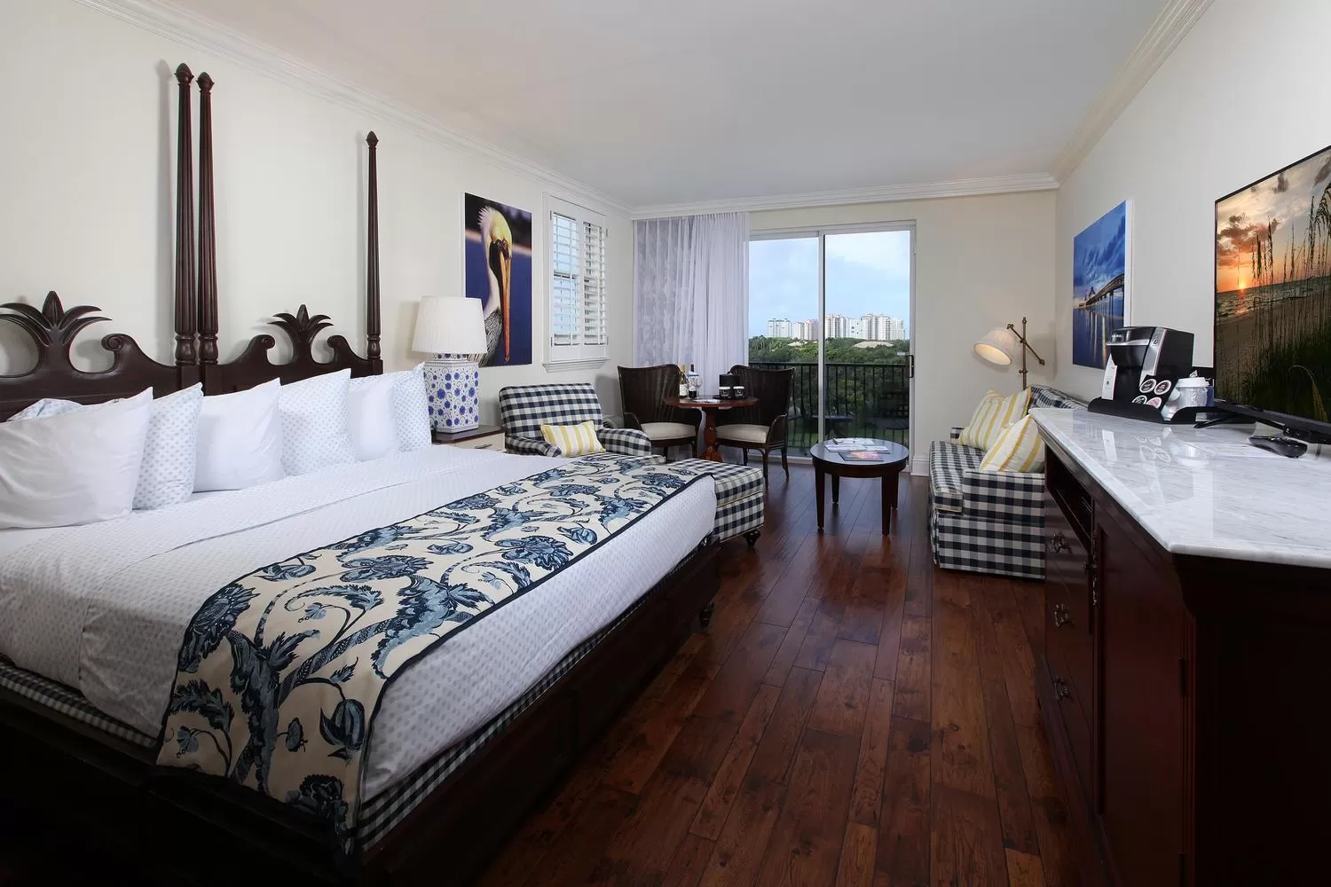 Photo of the whole room, Bed in Inn at Pelican Bay