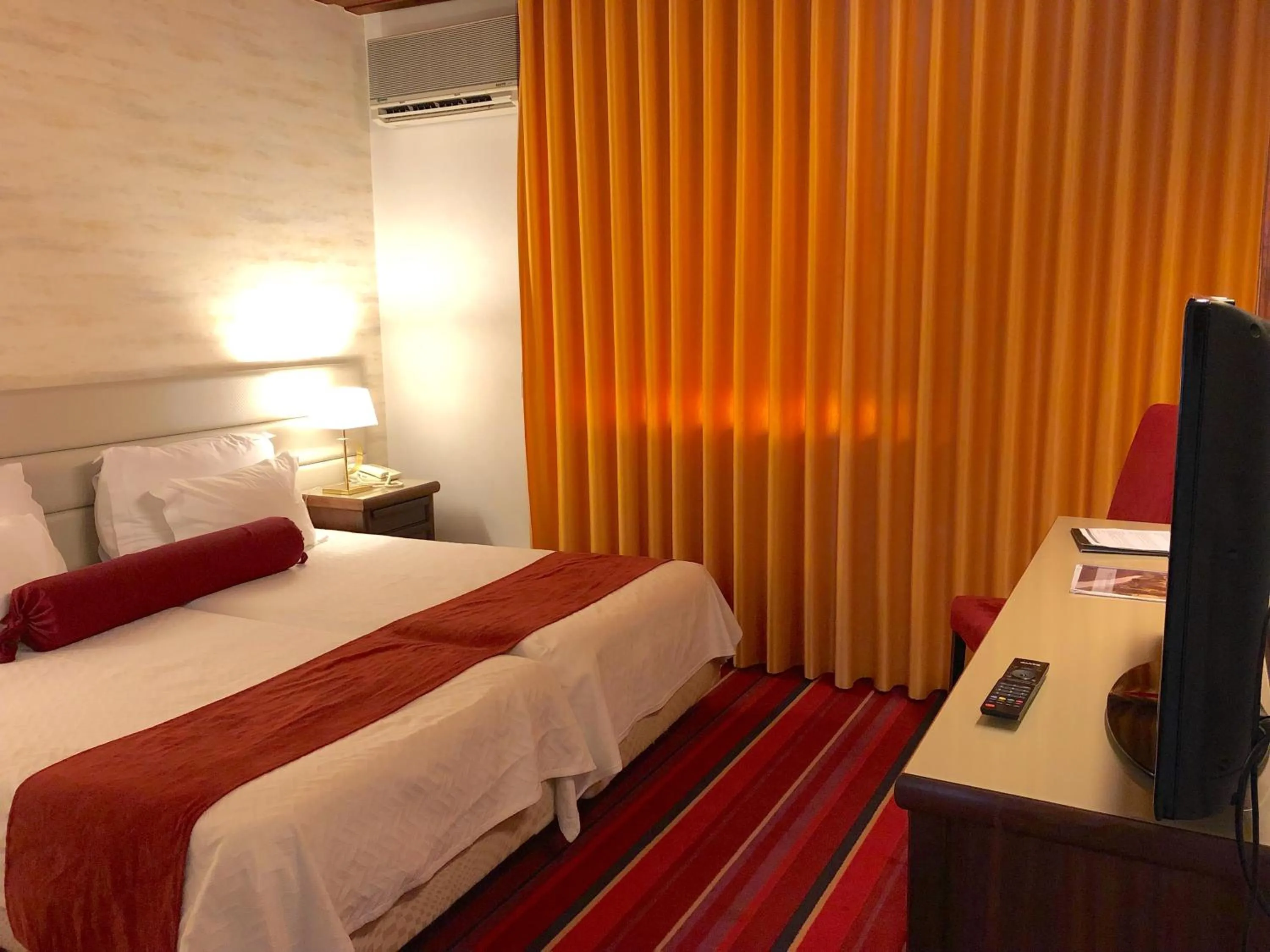 Bed in Hotel Eurosol Seia Camelo