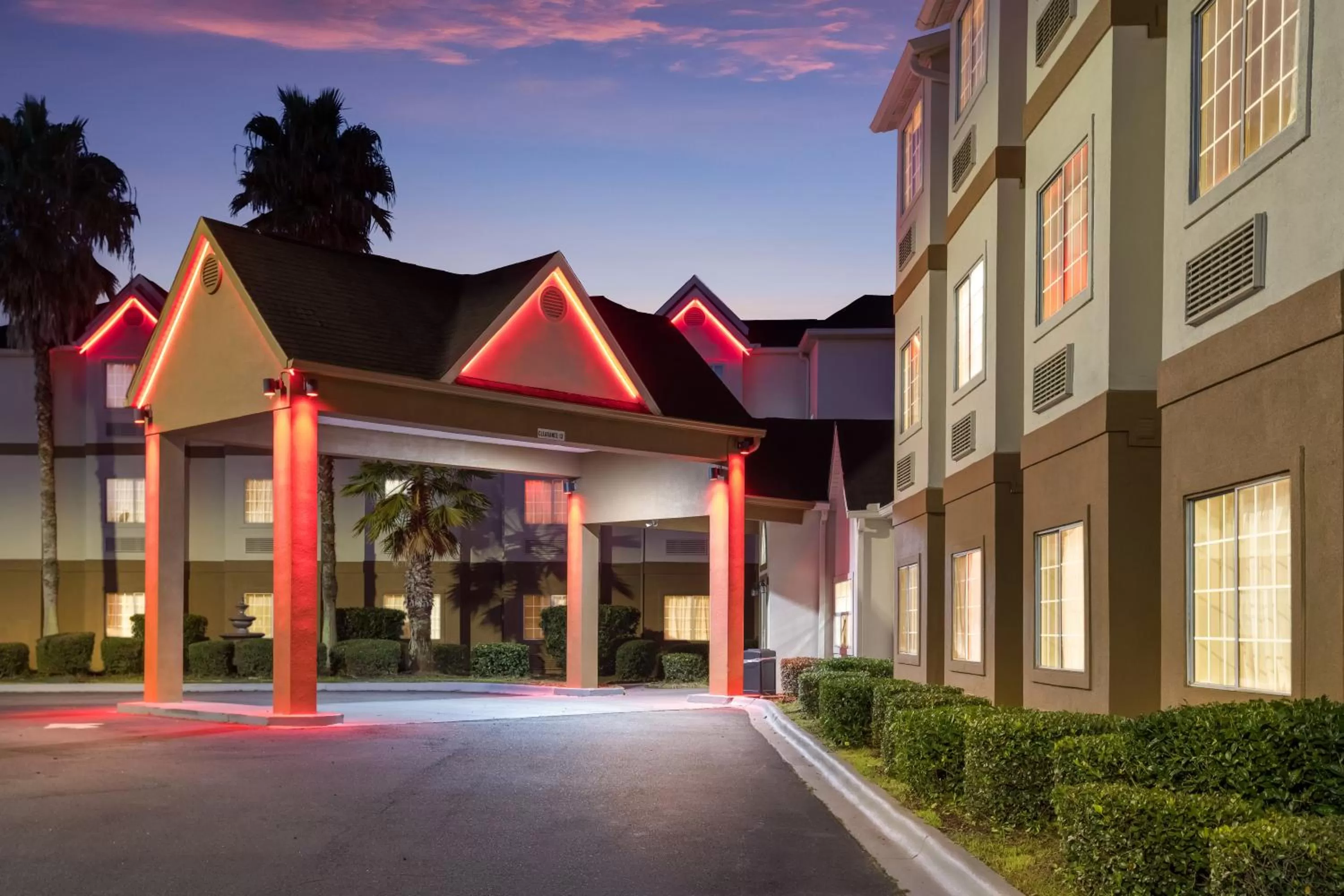 Property building in Red Roof Inn PLUS+ & Suites Savannah – I-95