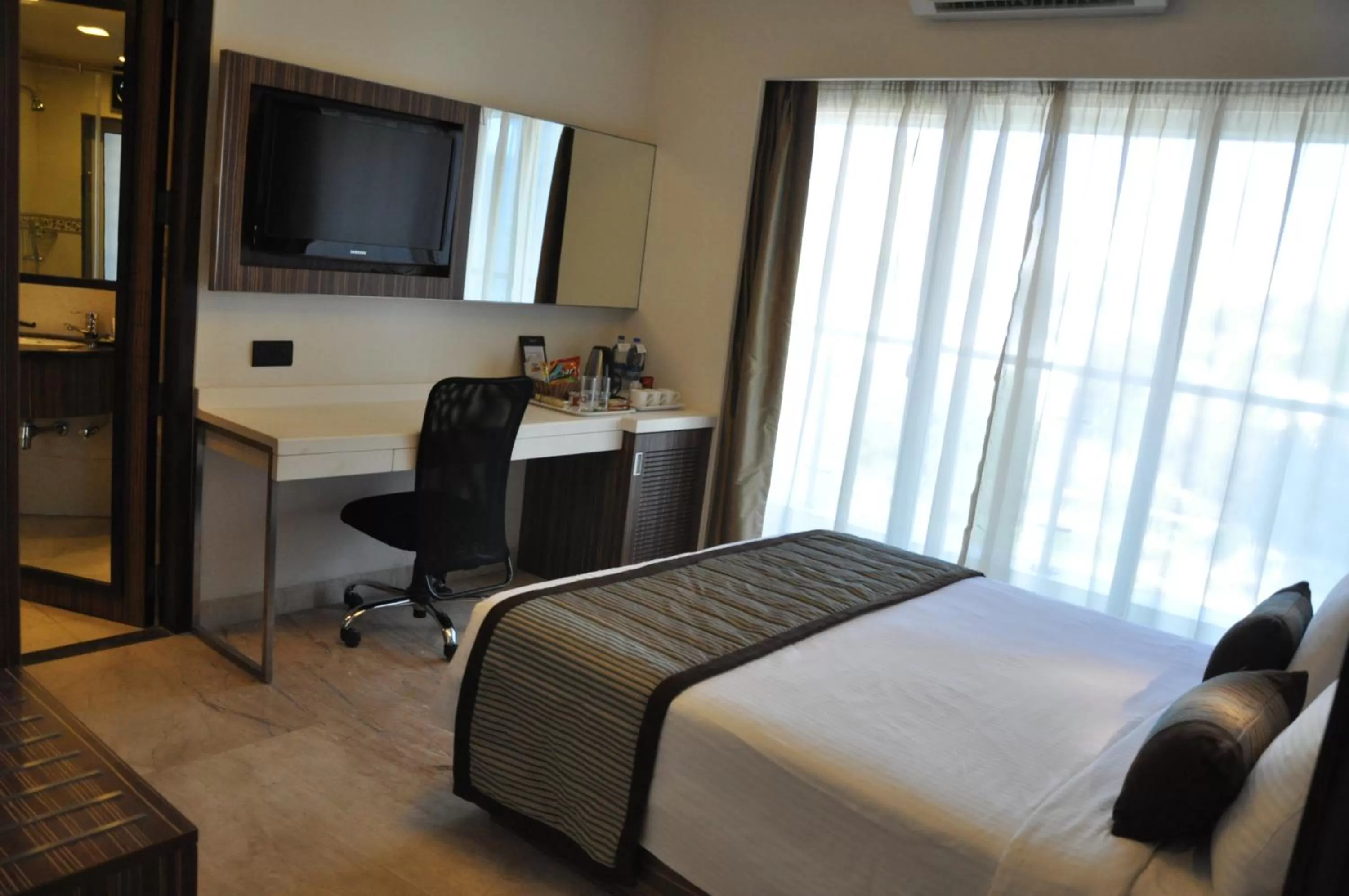 Bed in Residency Sarovar Portico