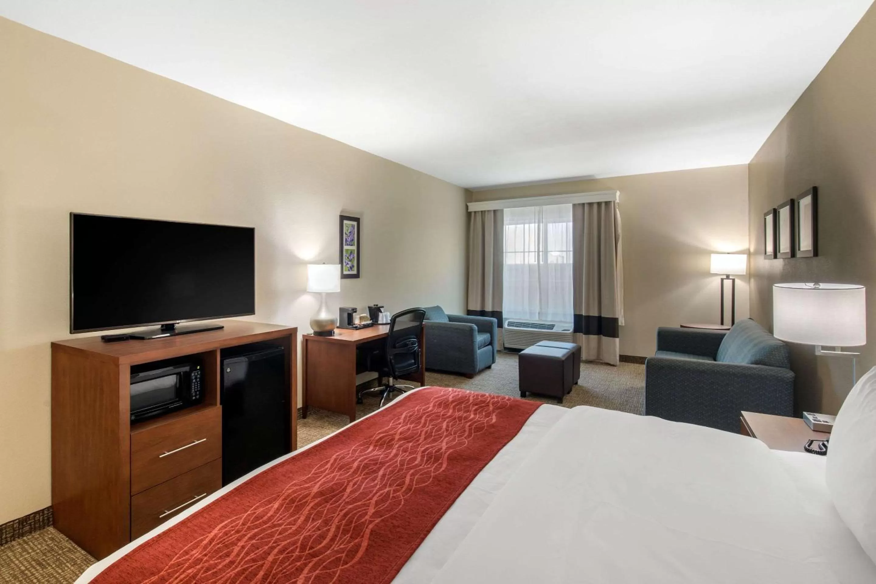 Bedroom, Bed in Comfort Inn & Suites Cedar Hill Duncanville