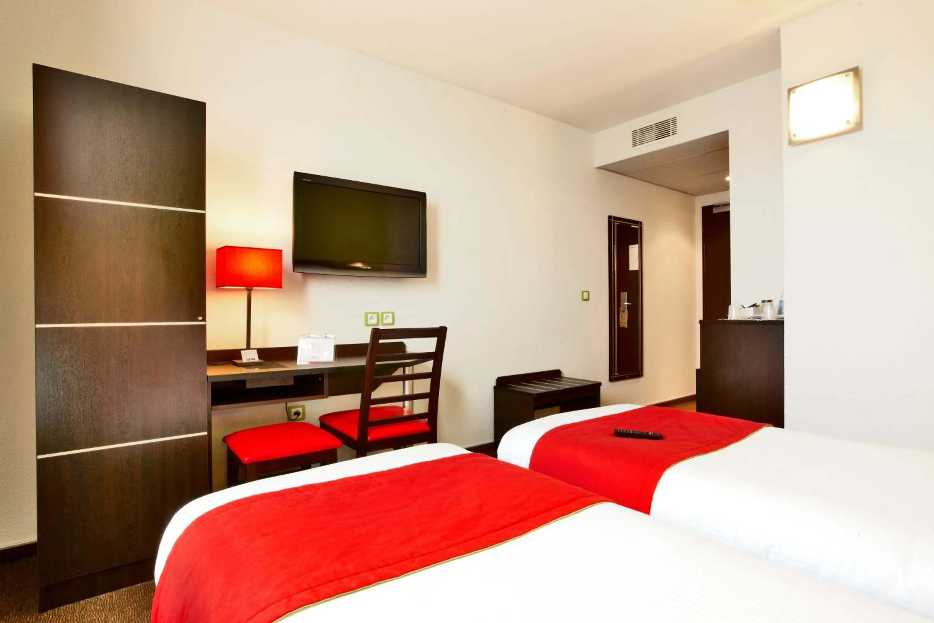 Photo of the whole room, Bed in Enzo Hotels Thionville by Kyriad Direct