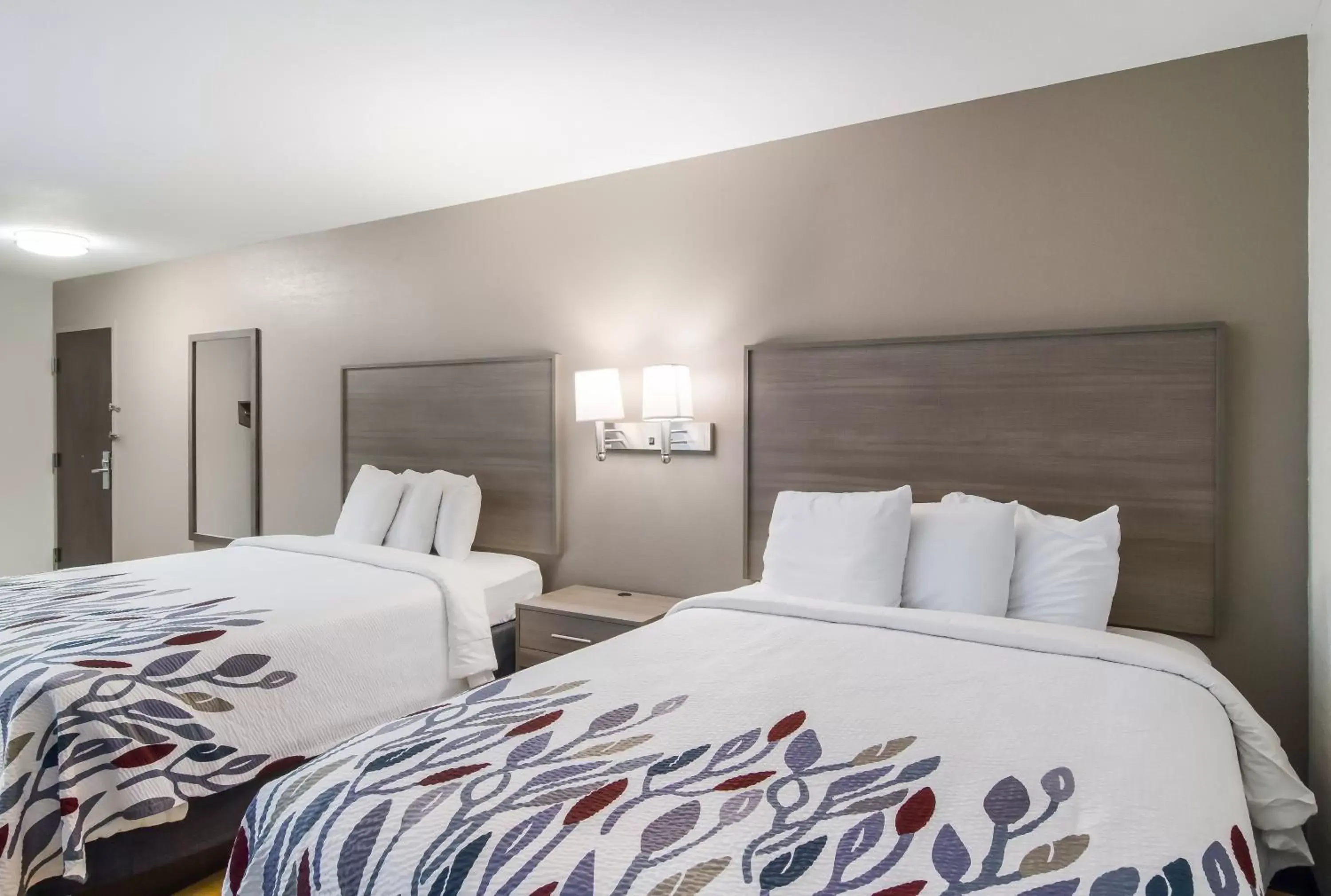 Deluxe Room with Two Queen Beds Disability Access Roll-In Shower Non-Smoking in Red Roof Inn Darien - I-95 North Brunswick Deluxe Room with Two Queen Beds Disability Access Roll-In Shower Non-Smoking in Red Roof Inn Darien - I-95 North Brunswick