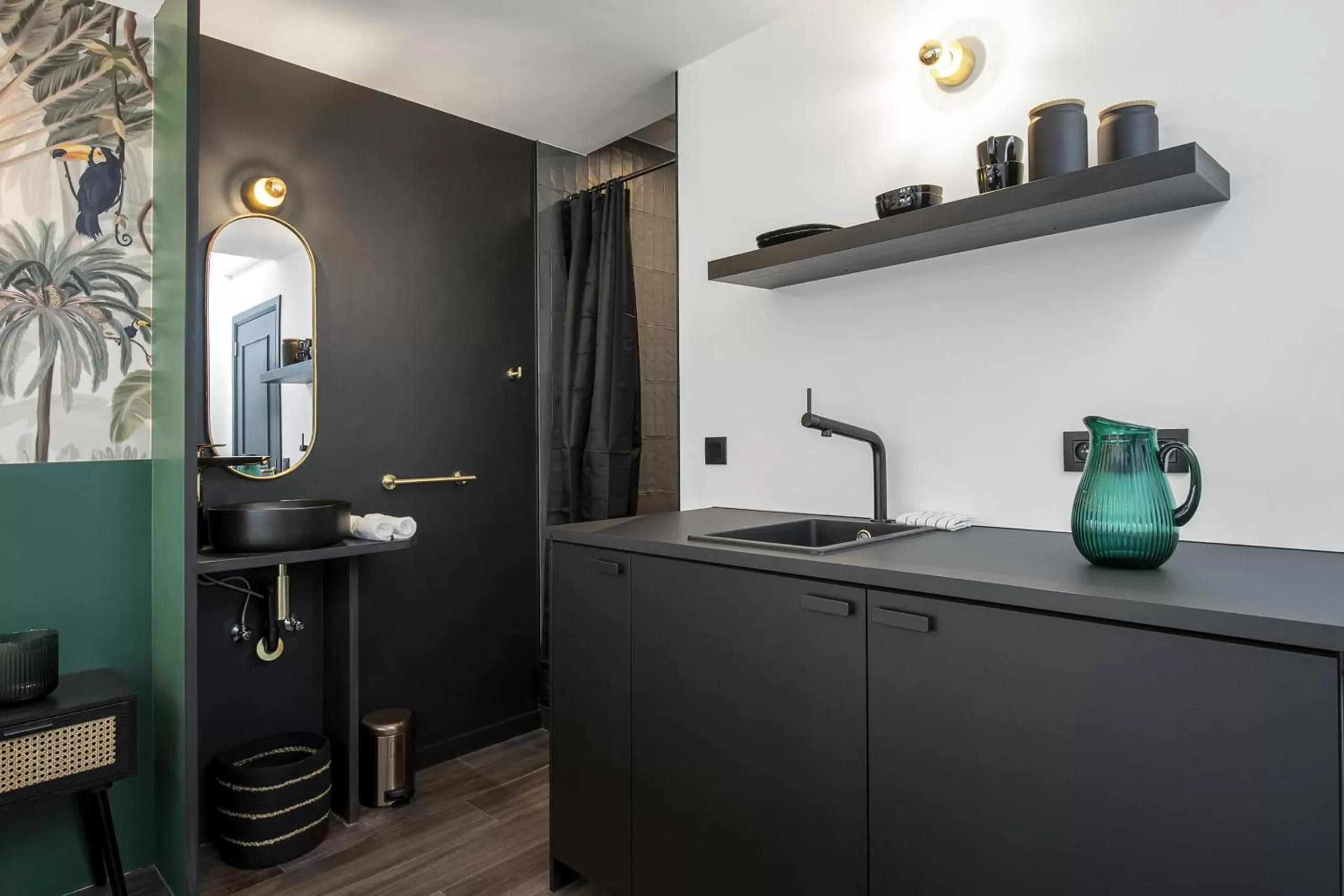 Bedroom, Kitchen/Kitchenette in Secret Walls