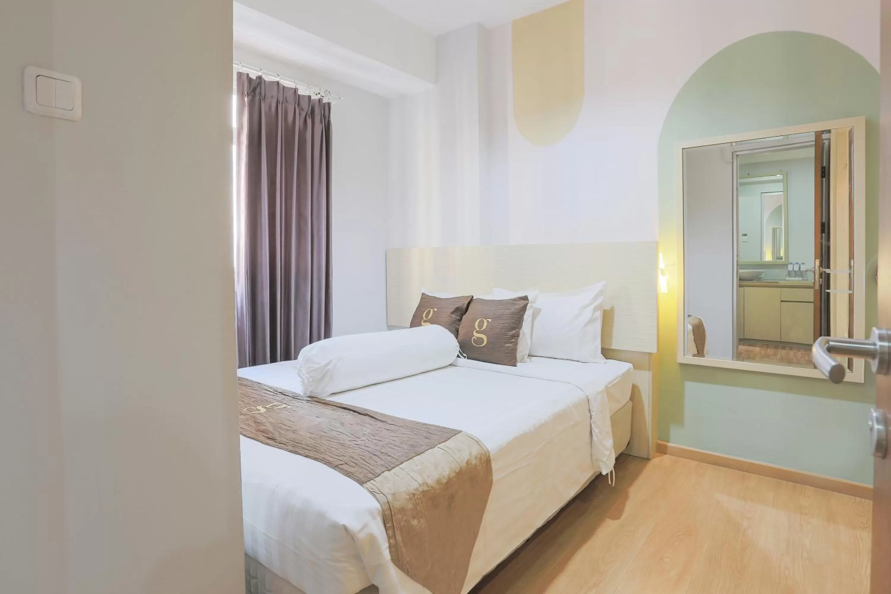 Bedroom, Bed in Hotel Gunawangsa Manyar