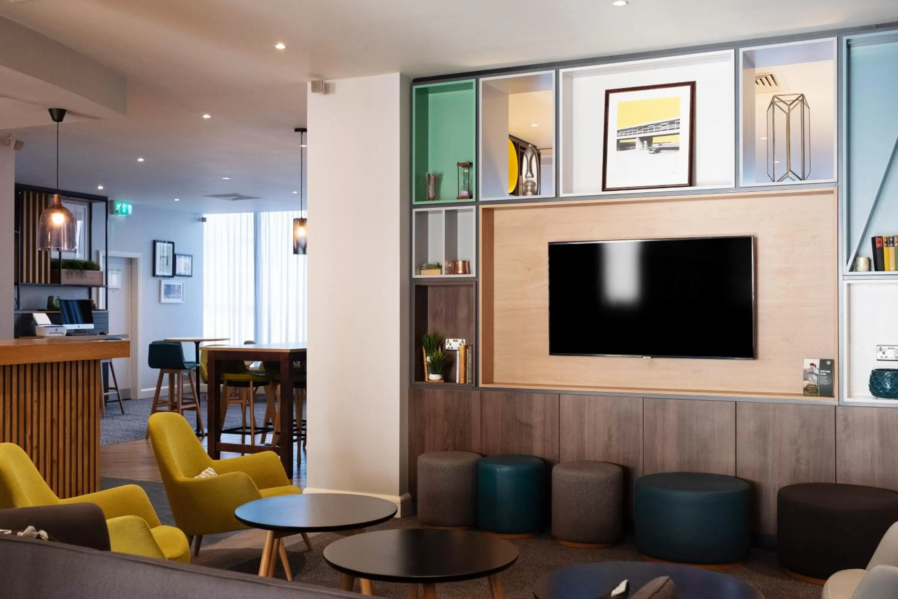 Lounge or bar in Holiday Inn Preston by IHG