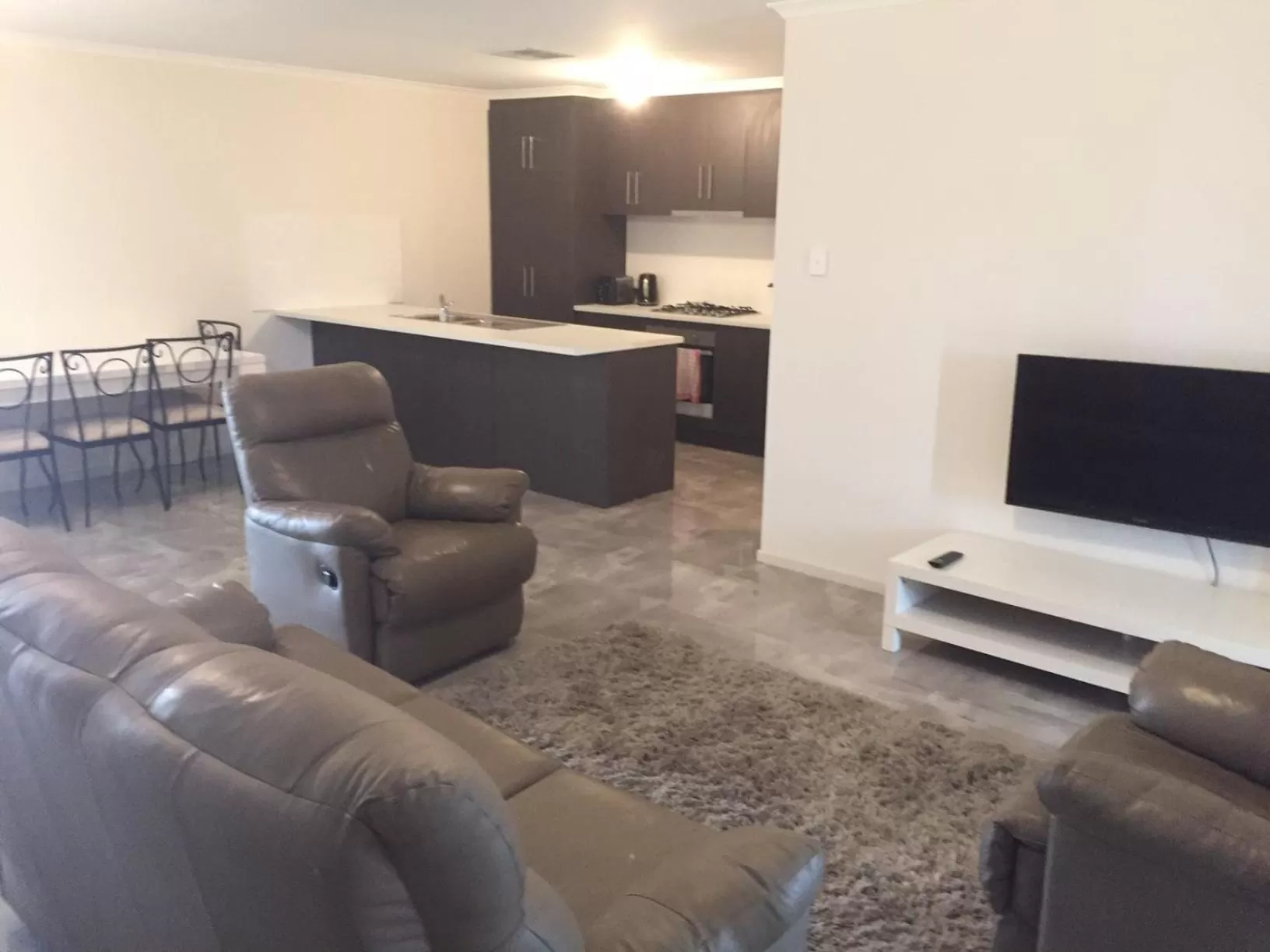 Kitchen or kitchenette, Seating Area in City Centre Motel Hotel