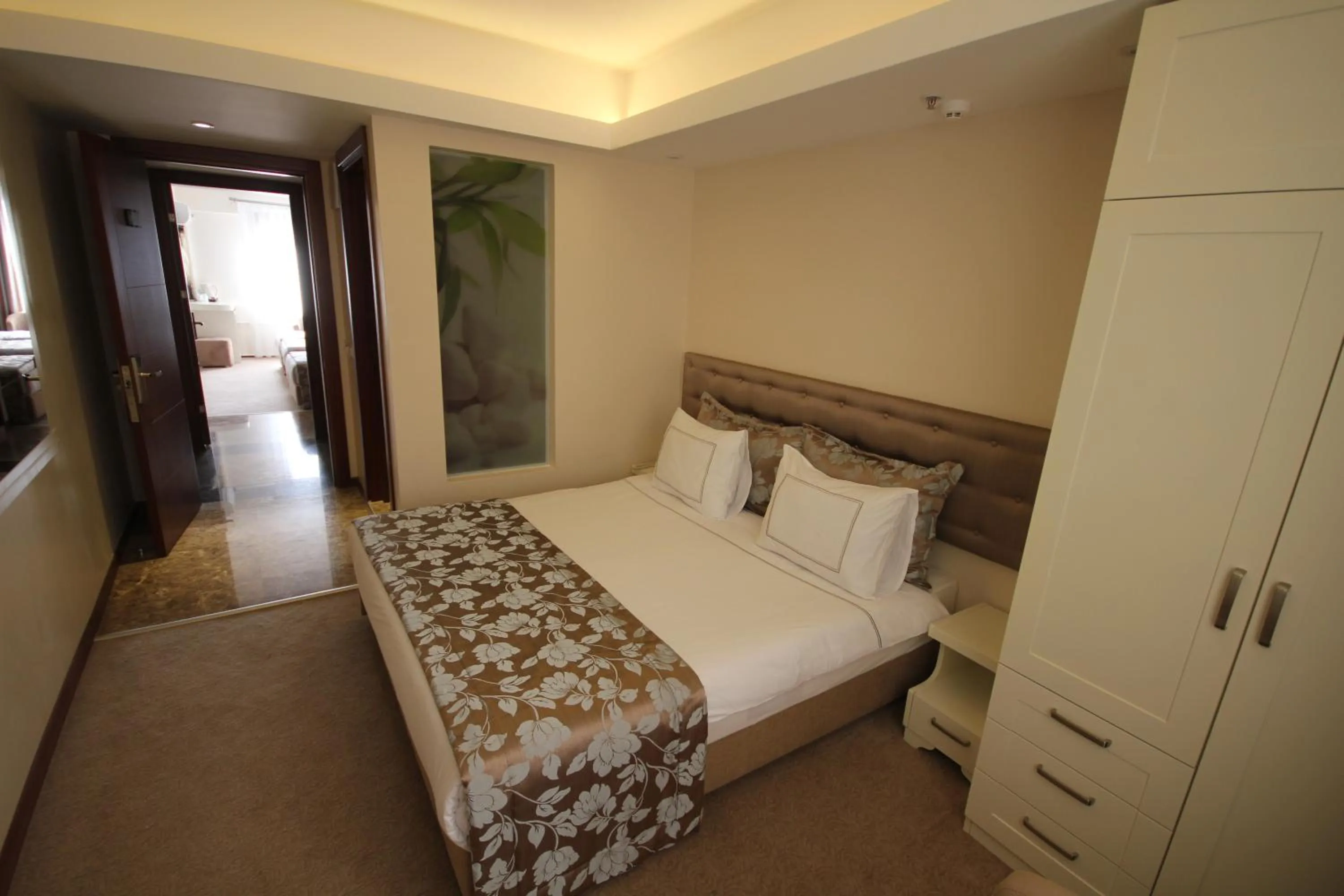 Other, Bed in Grand Washington Hotel