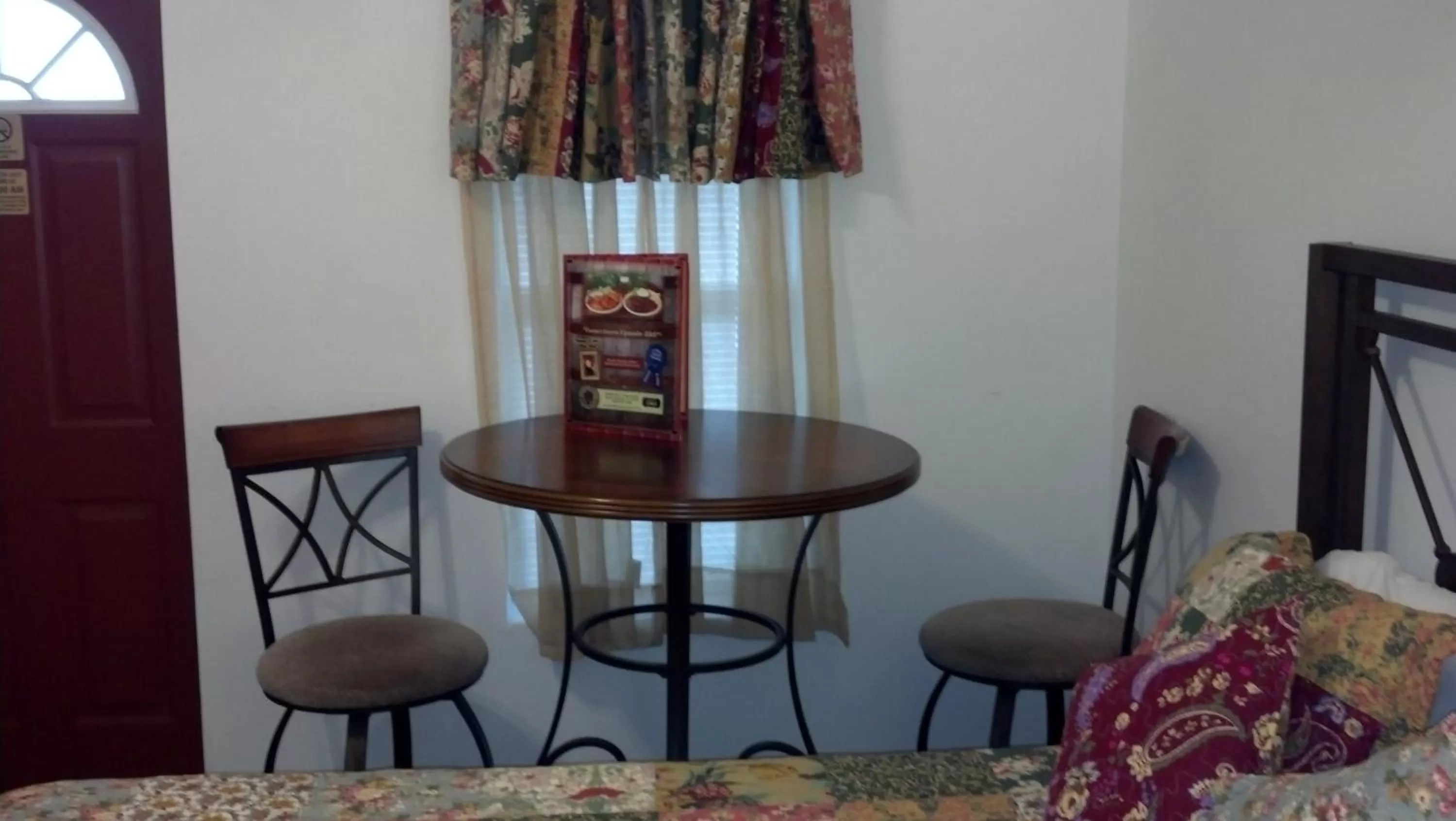 Dining area in Buffalo Chip's Ranch House Motel