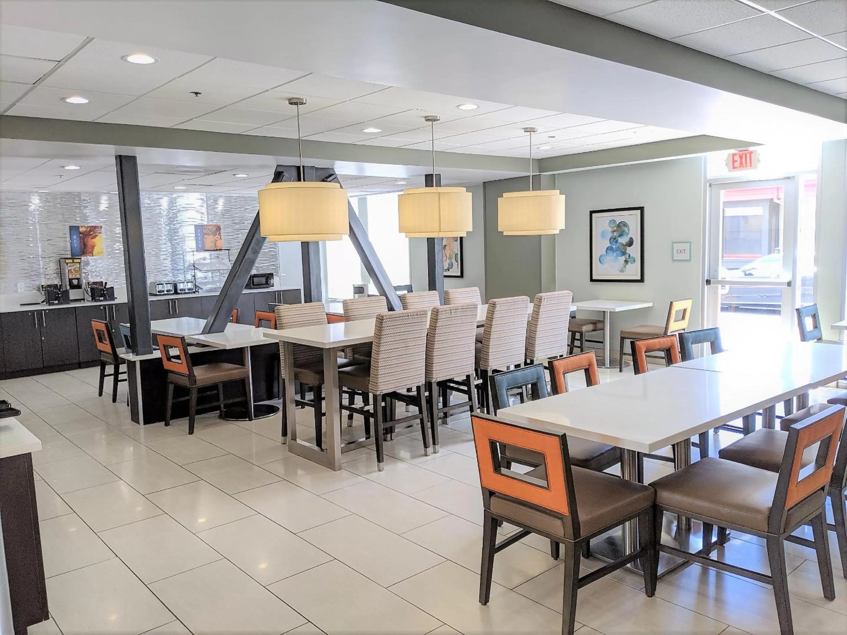 Restaurant/places to eat in Best Western Plus Commerce Hotel