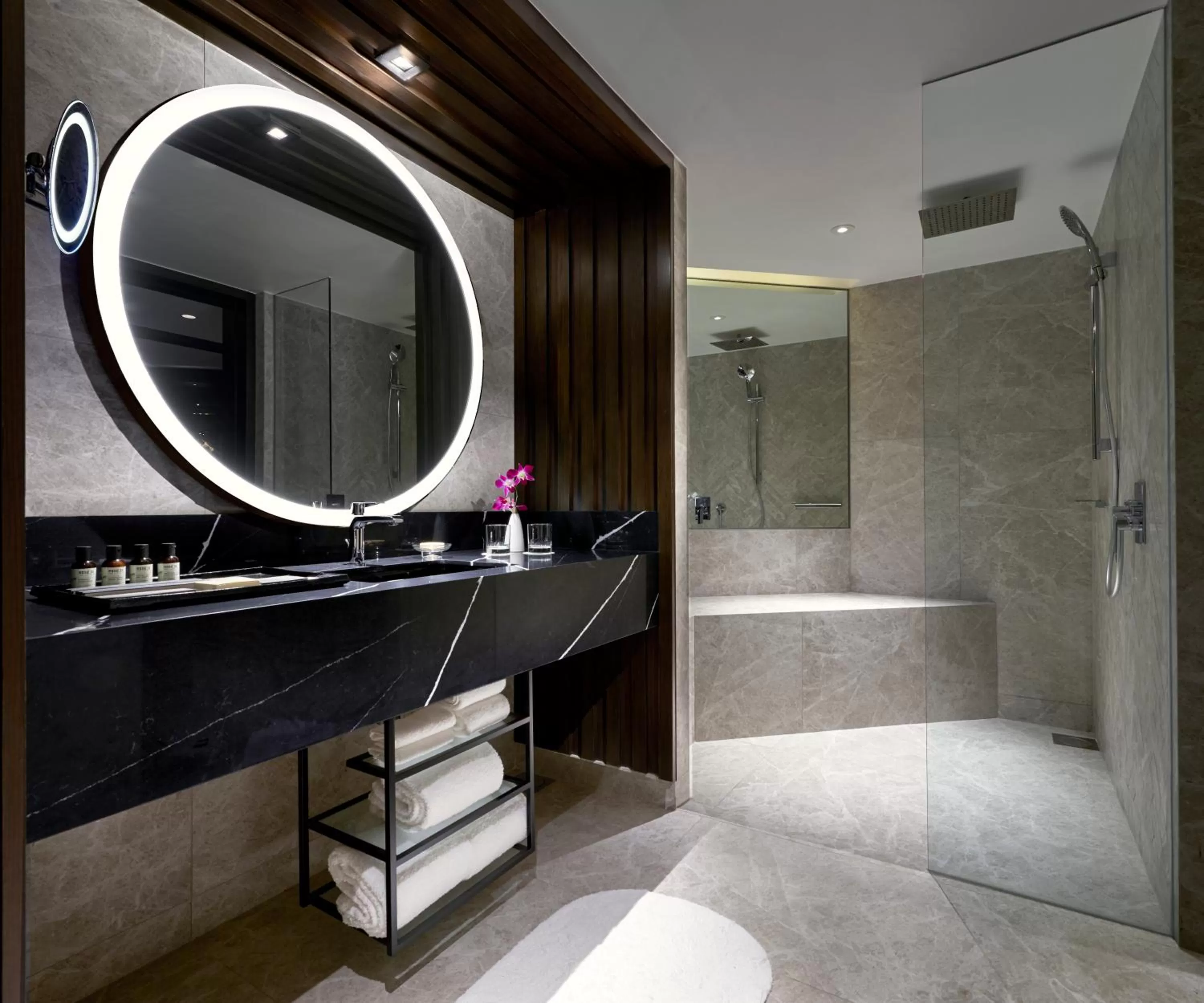 Bathroom in Fairmont Singapore