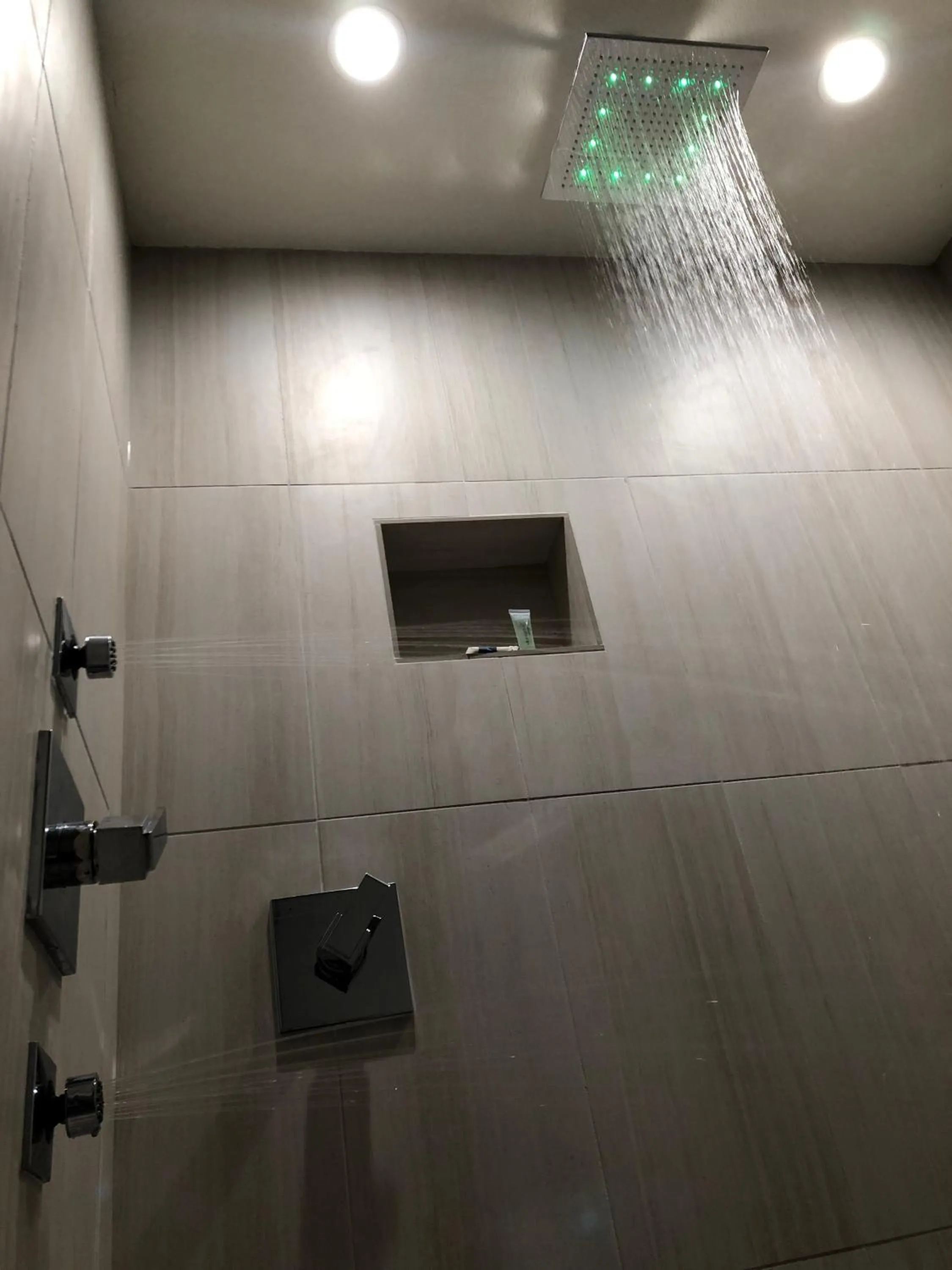 Shower in Crystal Inn Downtown