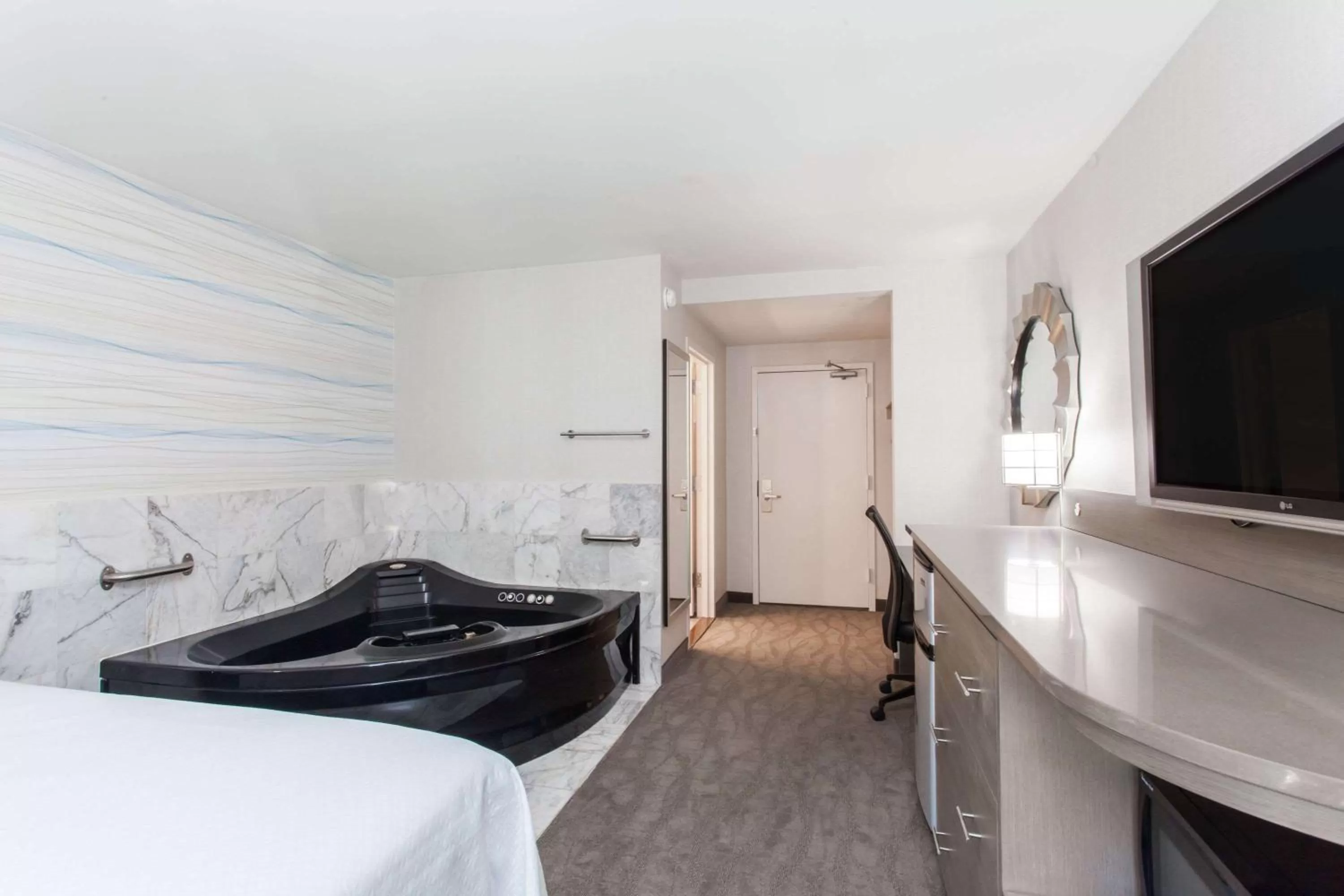 Photo of the whole room, Bed in Days Inn by Wyndham Lanham Washington DC