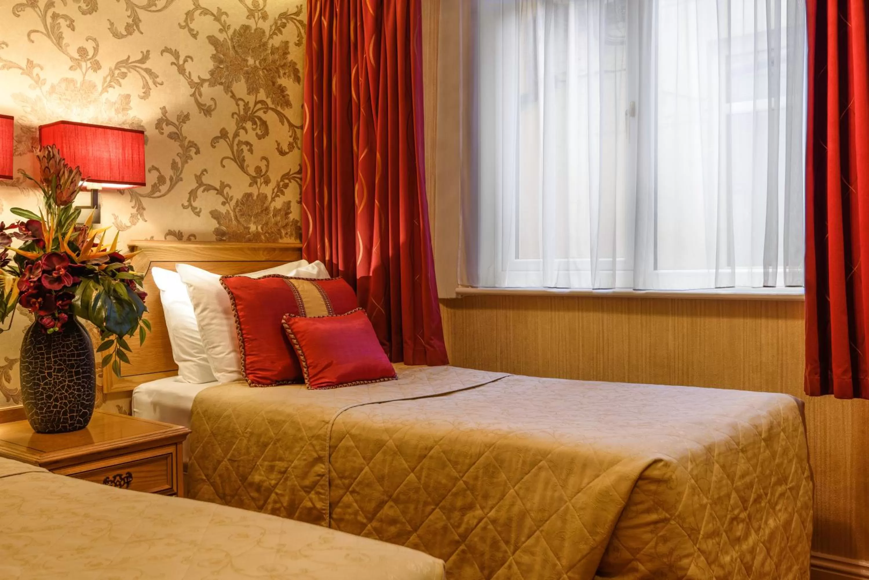 Photo of the whole room, Bed in The Montana Hotel