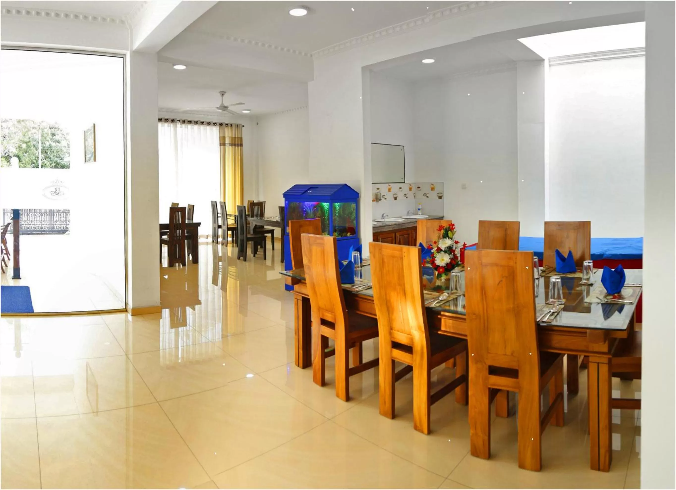 Dining area, Restaurant/Places to Eat in Ronaka Airport Transit Hotel