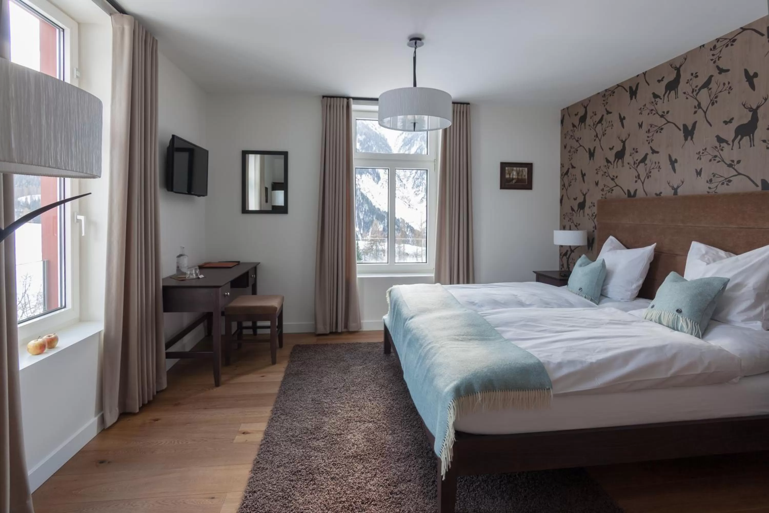 Bed in Boutique-Hotel Garni Bellevue Davos Wiesen