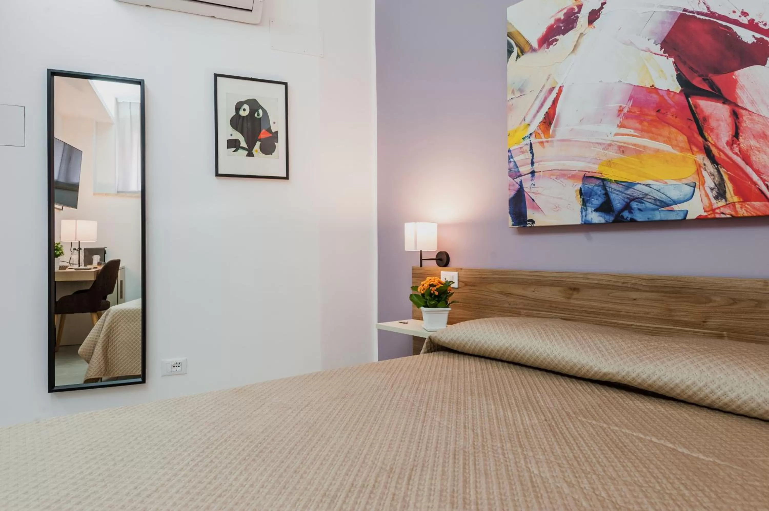 Photo of the whole room, Bed in Archimede's Rooms