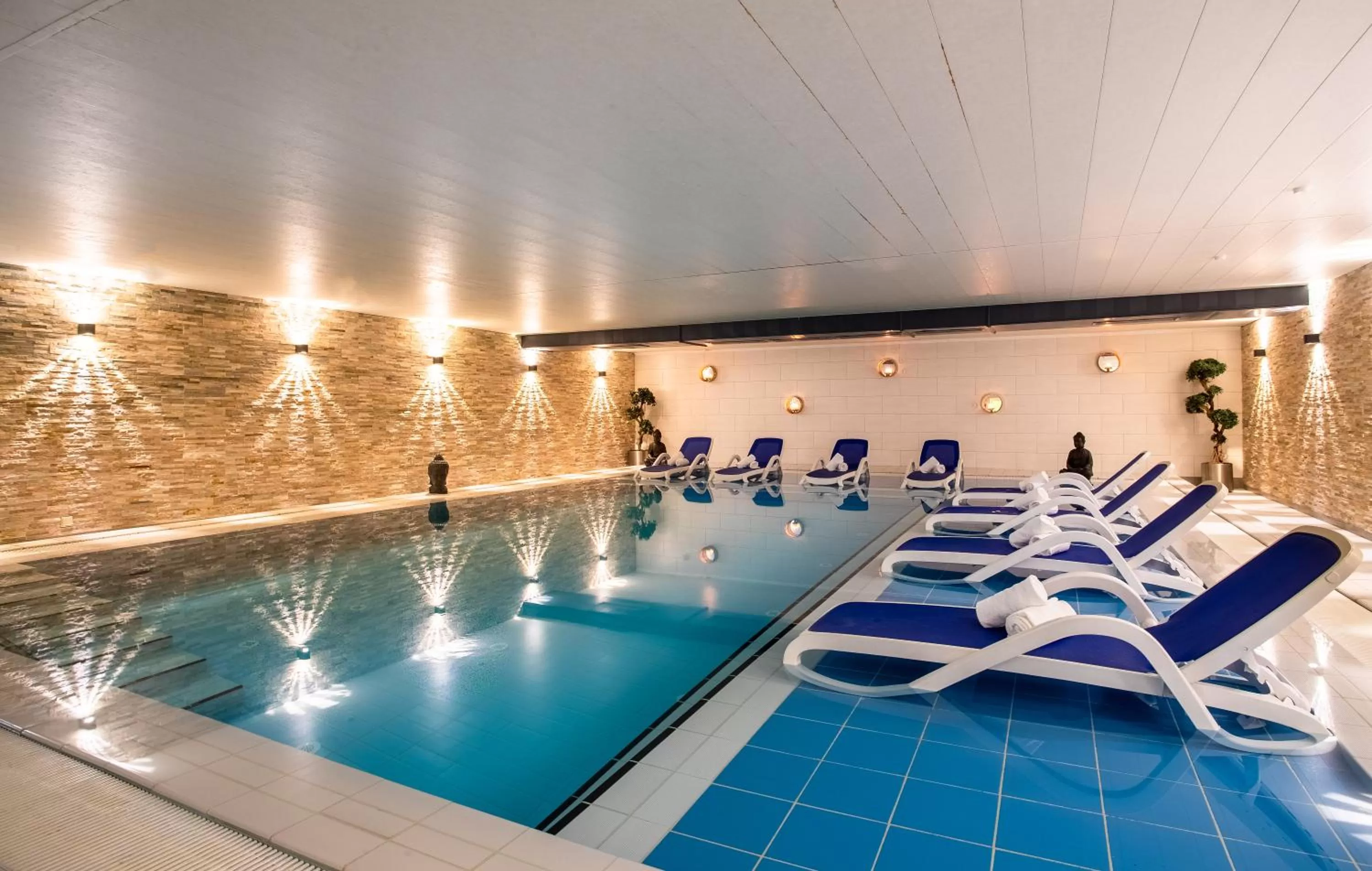 Swimming pool in Aqualux Wellness- & Tagungshotel