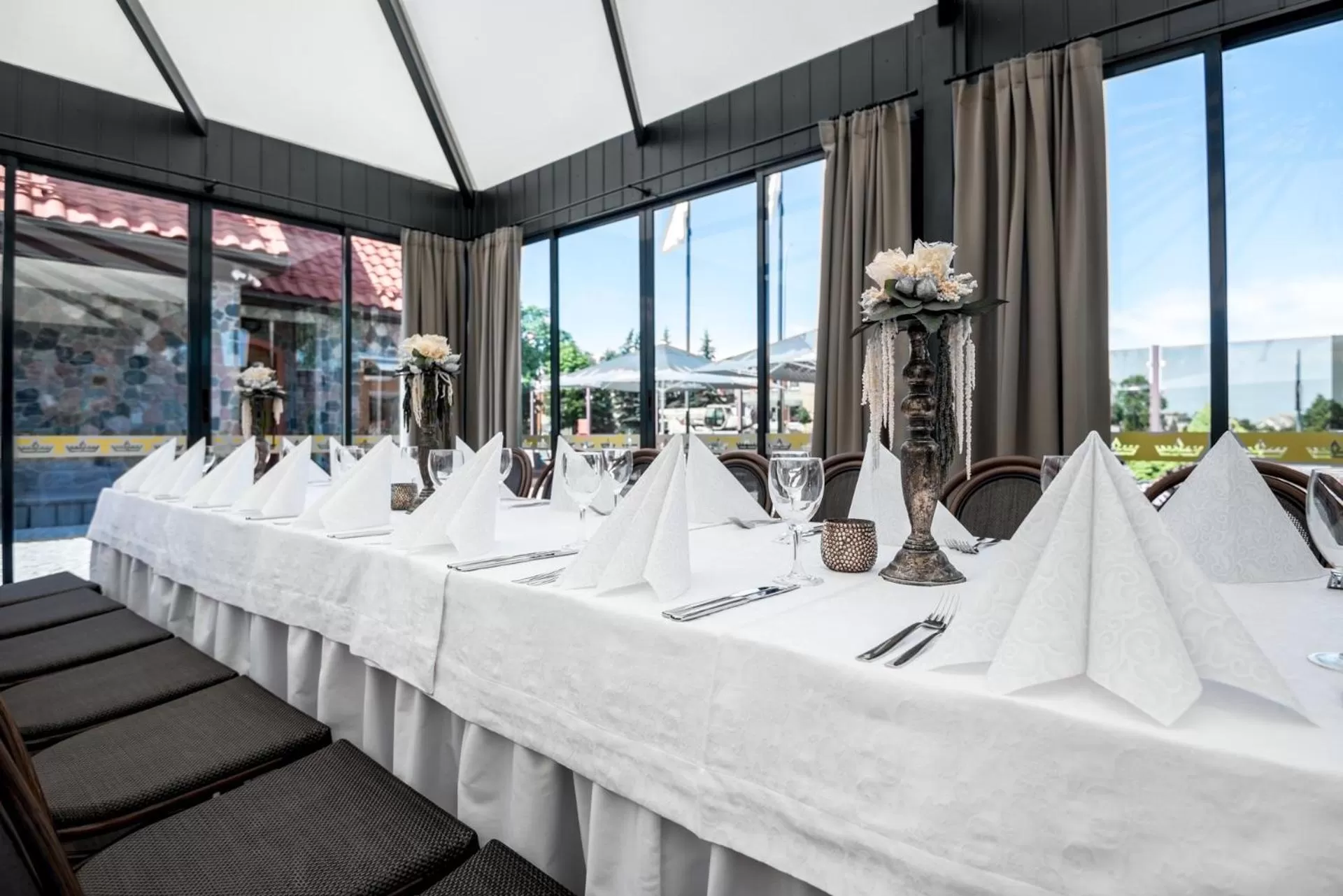 Restaurant/Places to Eat in Hotel - Bar Grafaite