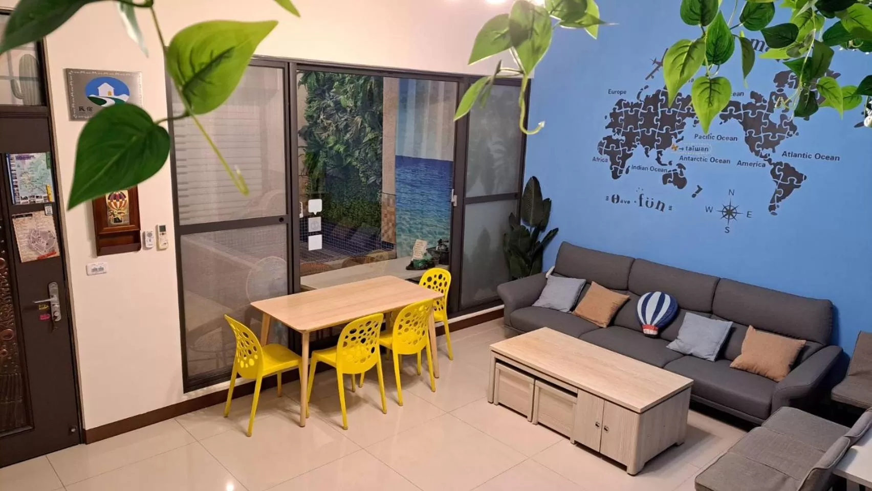 Communal lounge/ TV room in Have FUN villa -KTV BBQ Mahjong