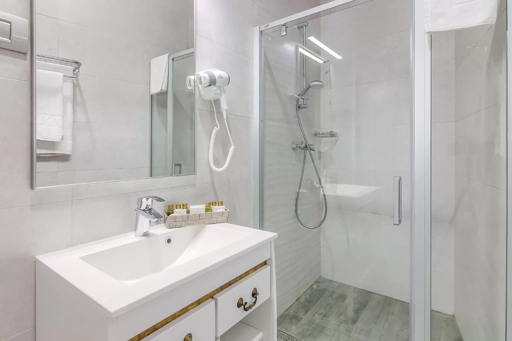 Shower in New Era Hotel Old Town Party Zone Bucharest- parking with fee nearby - NOT at the hotel !