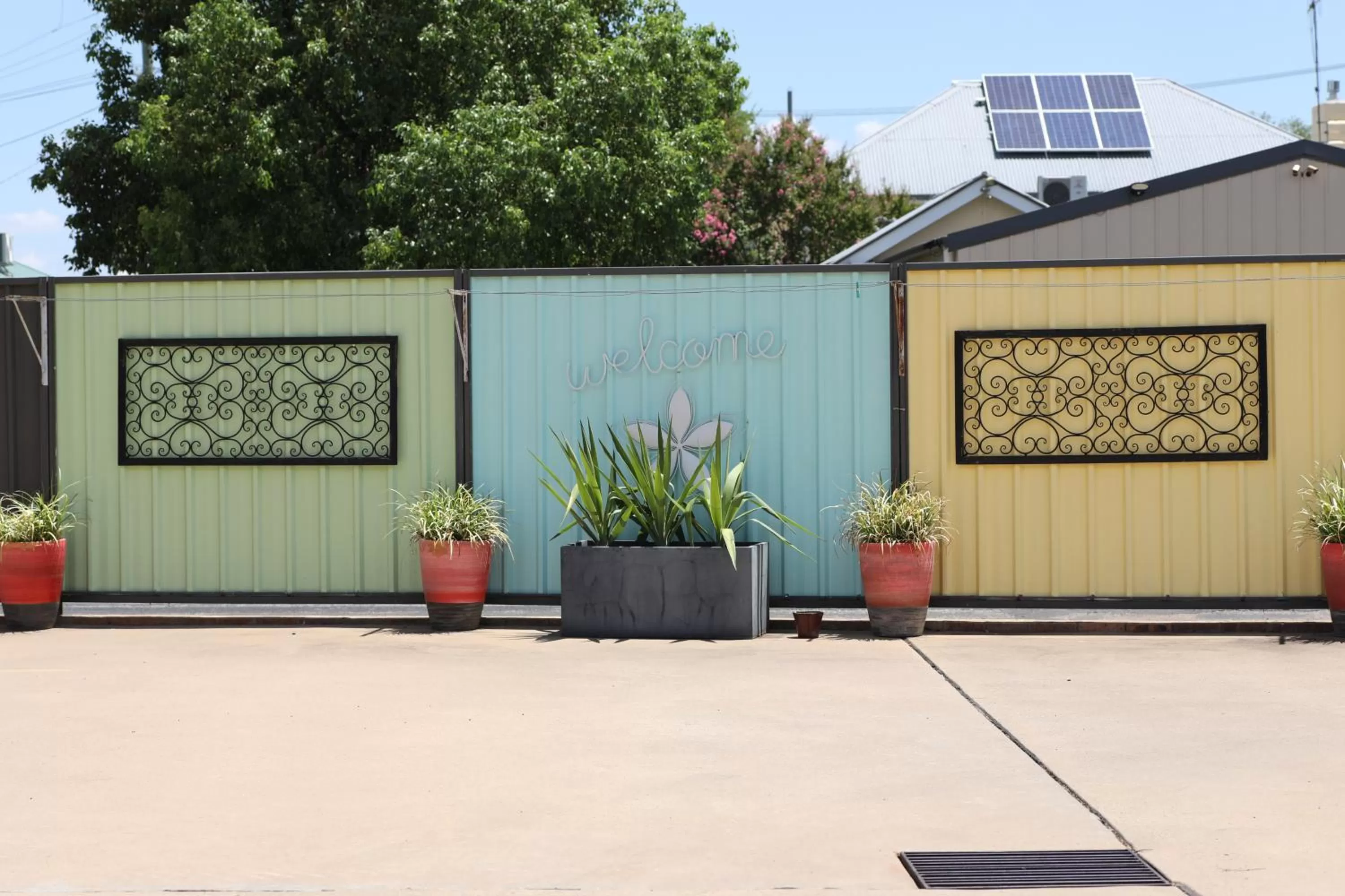 Garden in All Settlers Motor Inn Parkes