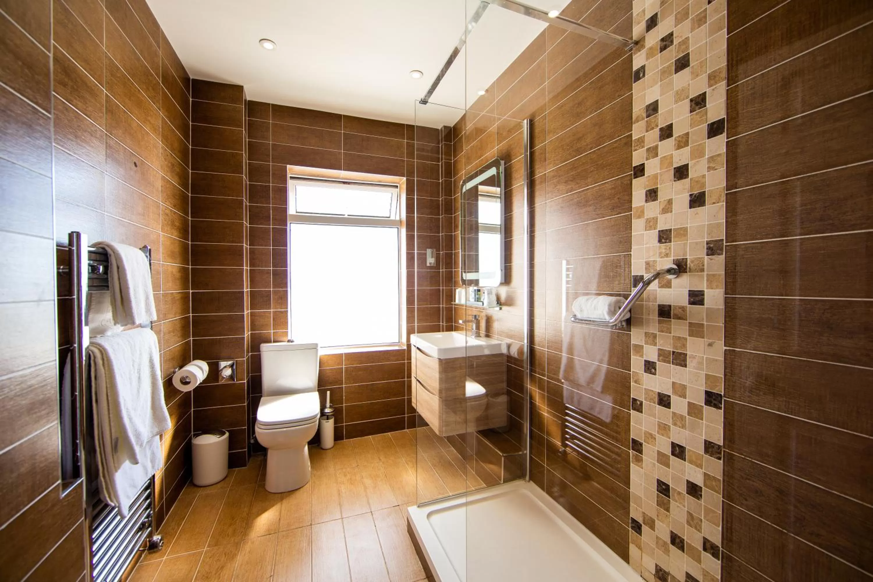 Shower in Cumberland Hotel - OCEANA COLLECTION