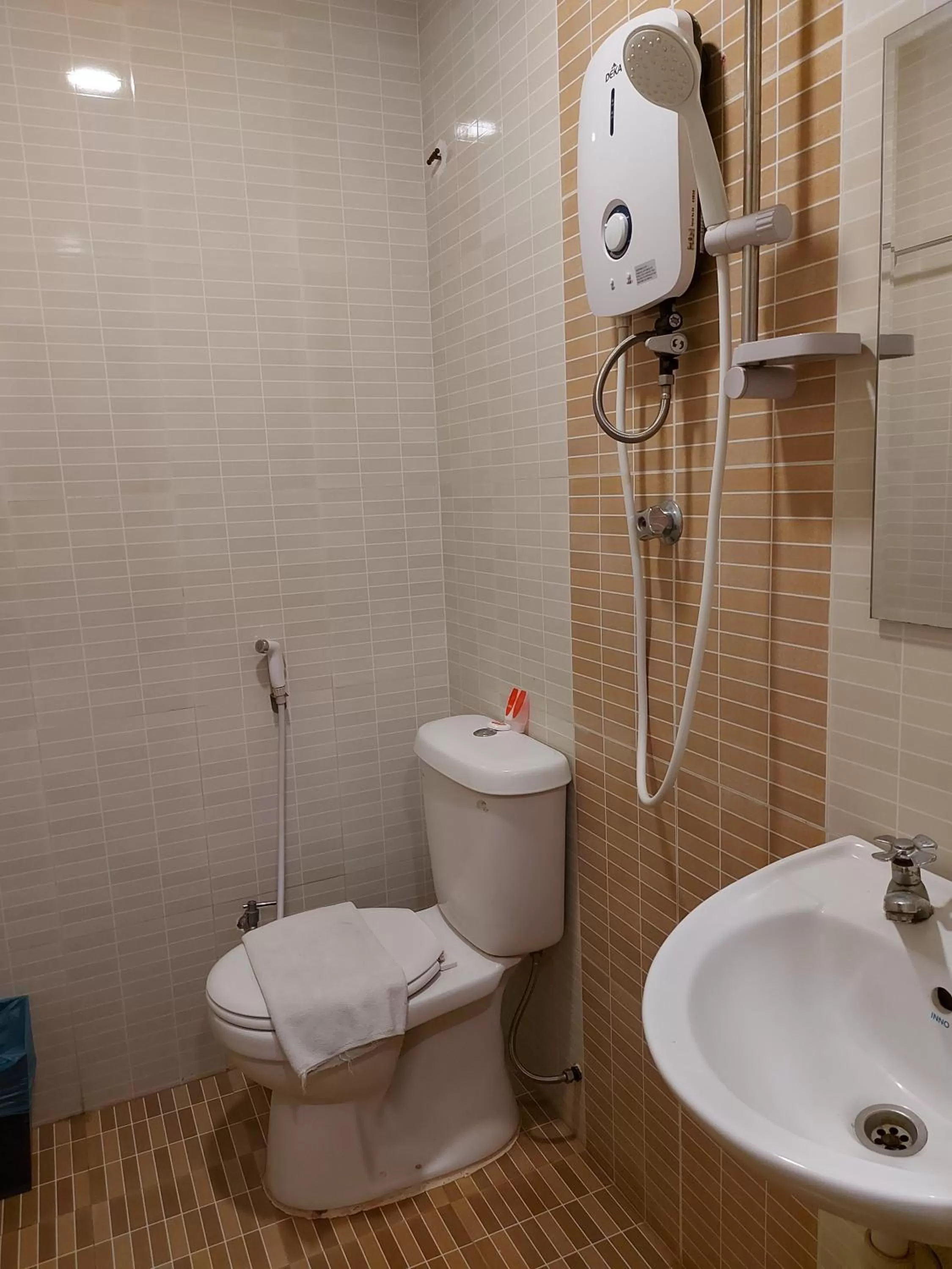 Bathroom in HOTEL SAHARA SDN BHD