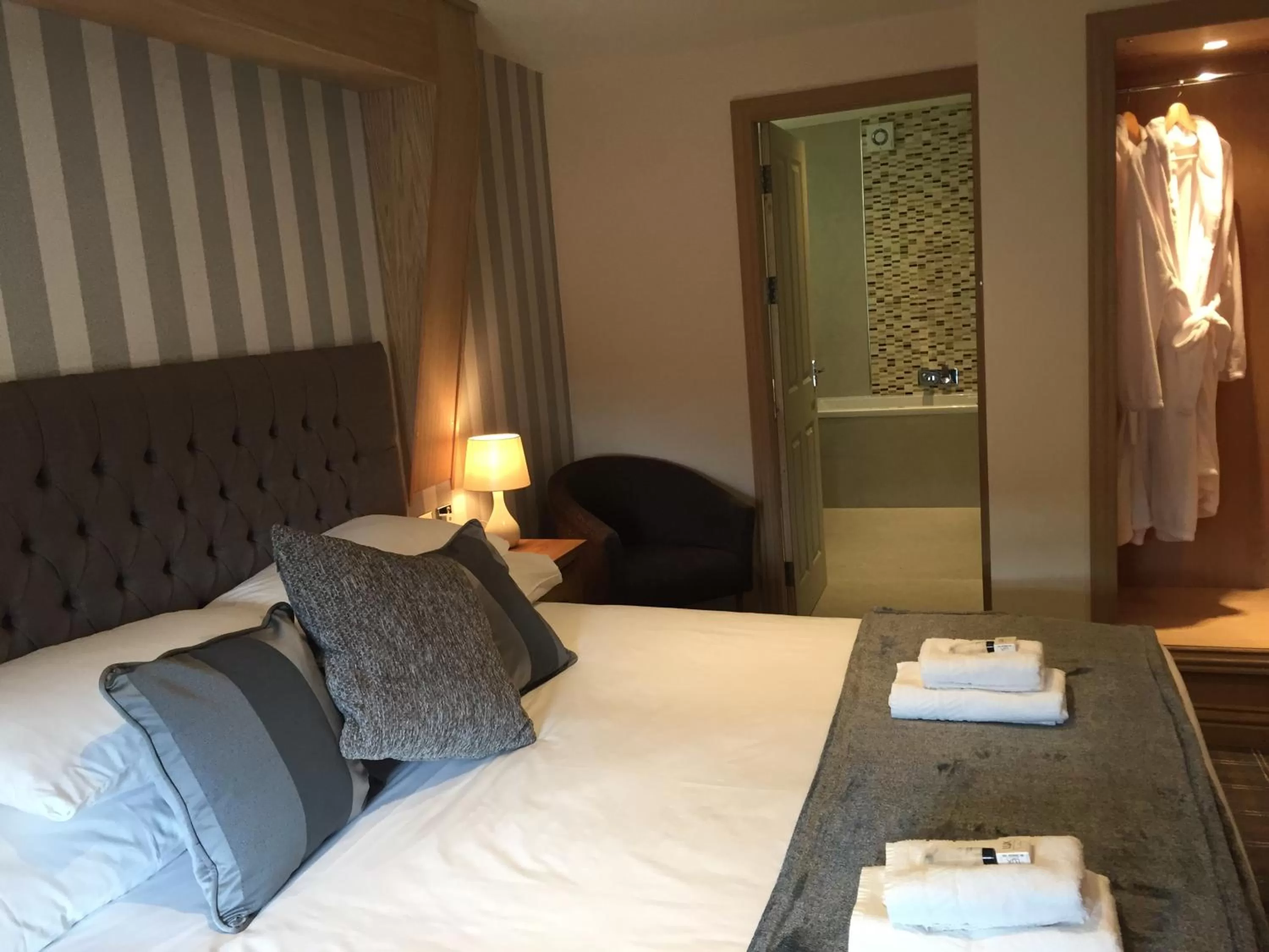 Bed in Nithsdale Hotel