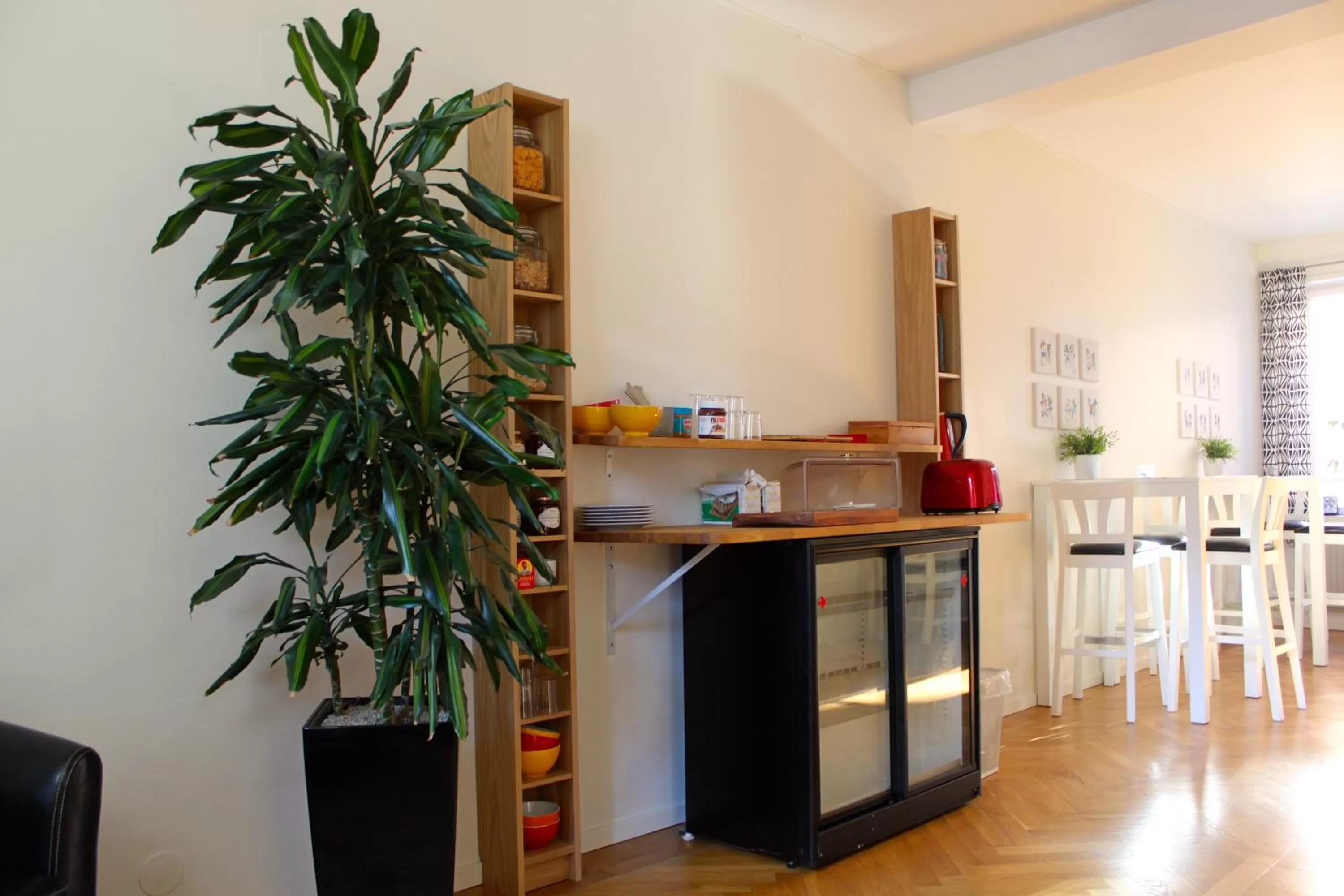 Day, Kitchen/Kitchenette in Magles Smiley Inn
