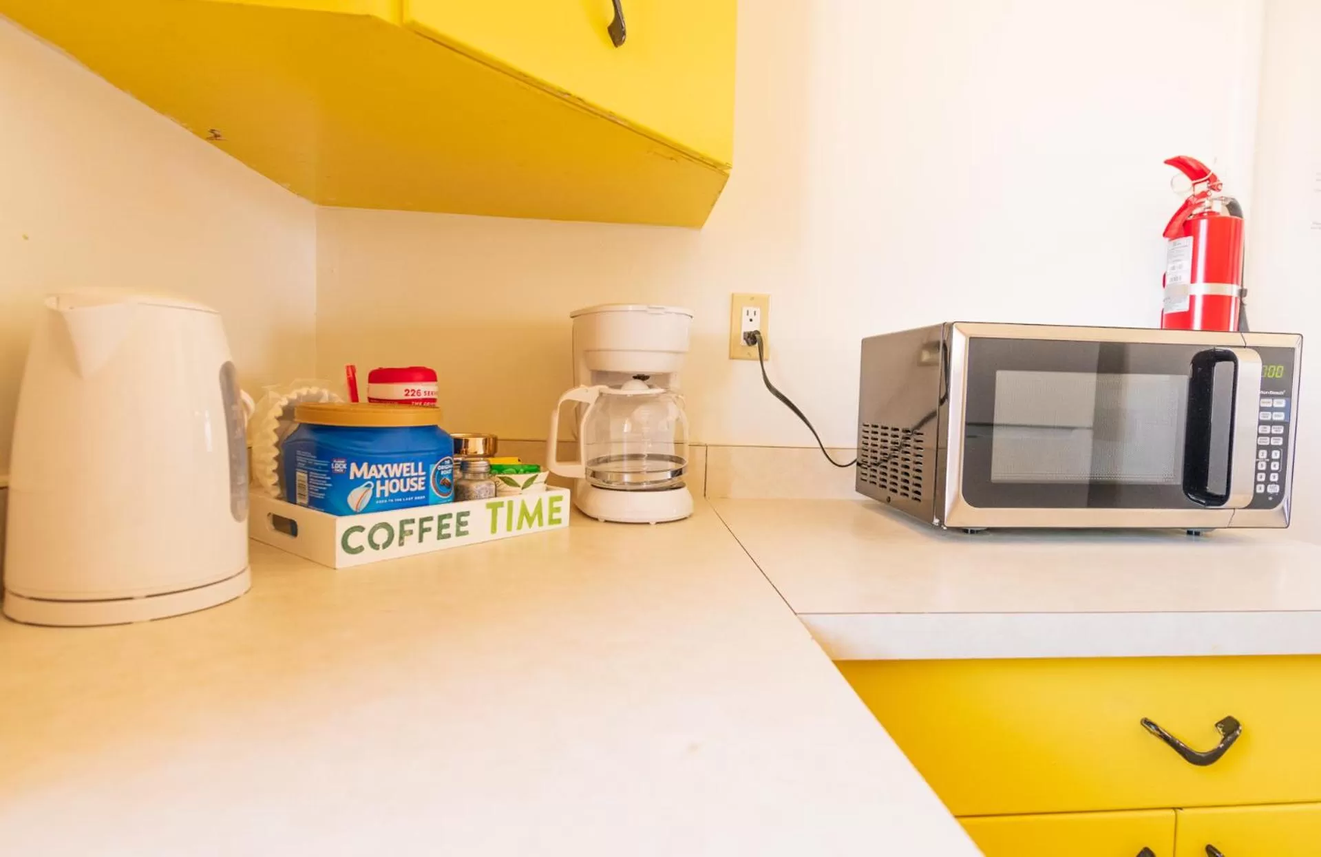 Coffee/tea facilities in 1 or 3 Bedroom Apartment with Full Kitchen