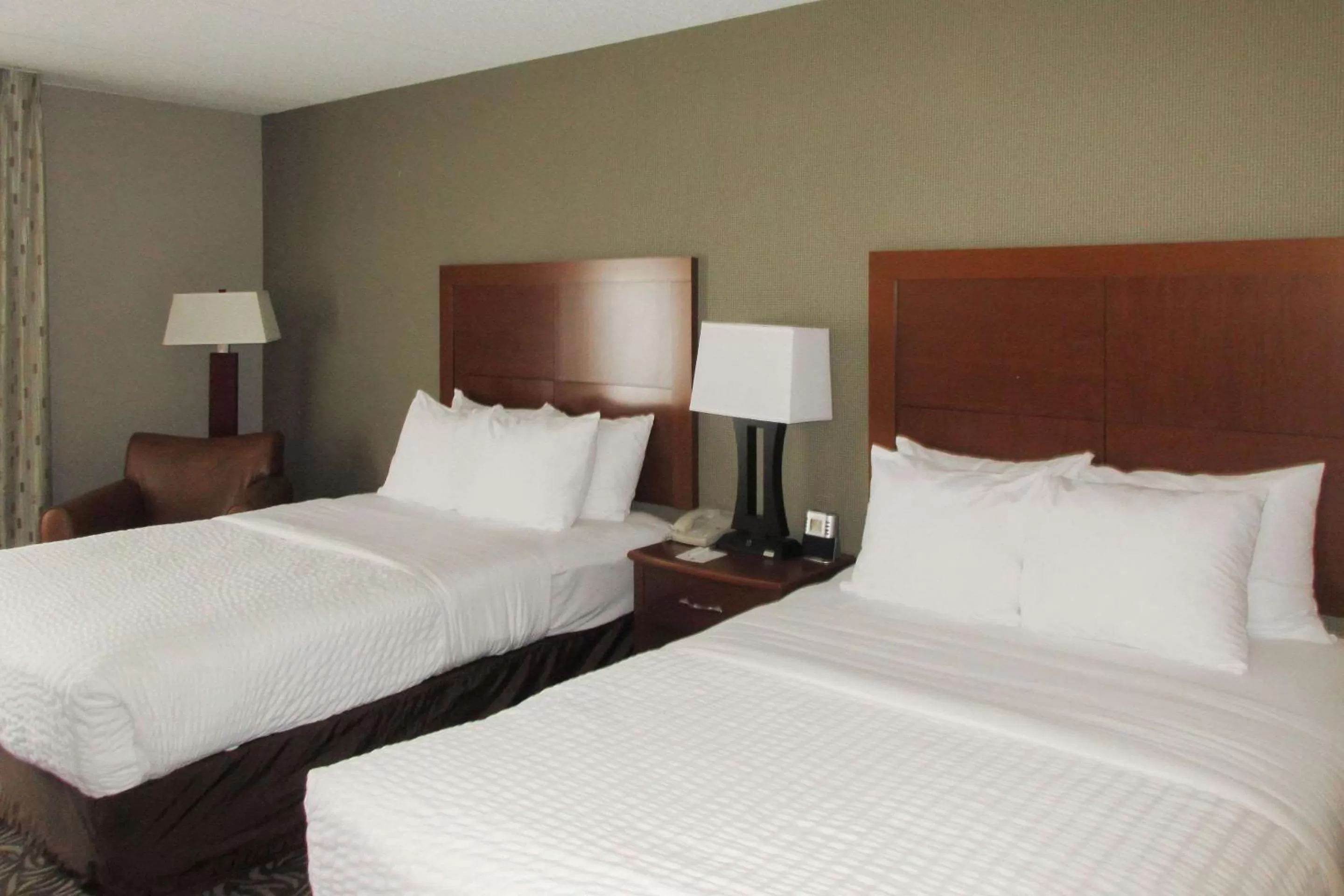Photo of the whole room, Bed in Clarion Inn & Suites Cortland - University Area
