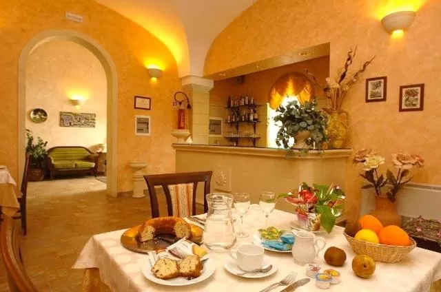 Restaurant/Places to Eat in Grikò Country Hotel