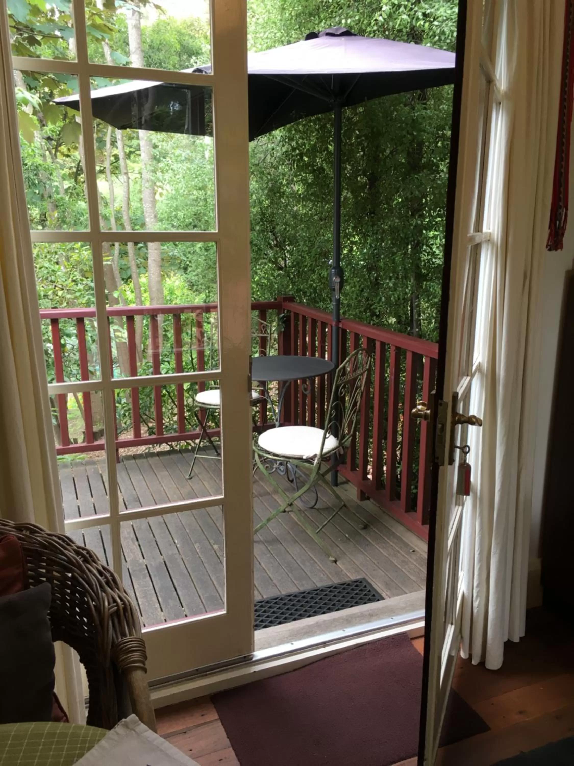 Garden, Balcony/Terrace in Belgrave Hideaway