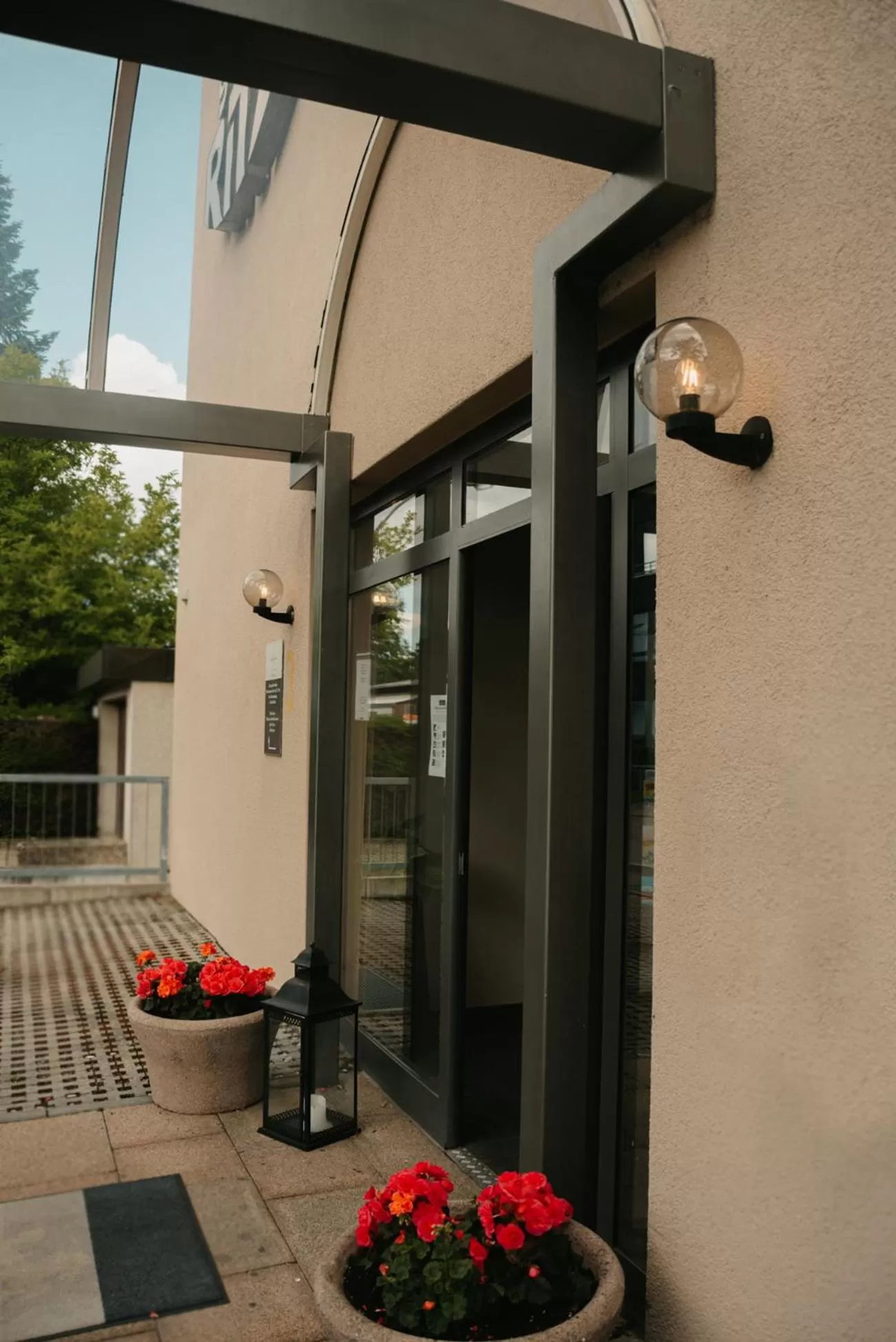 Property building in Hotel Das Kleine Ritz