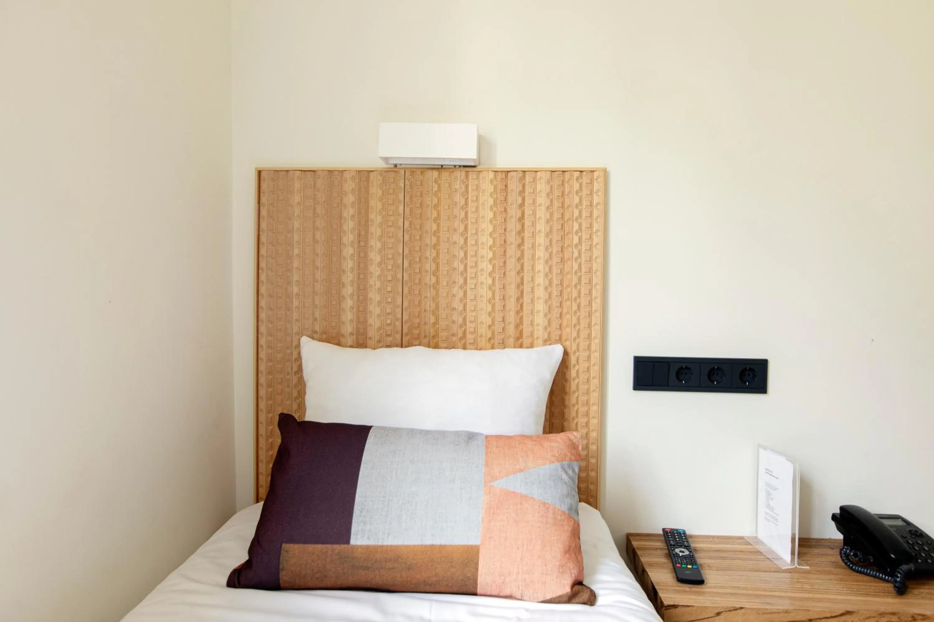 Bed in Quentin Golden Bear Hotel