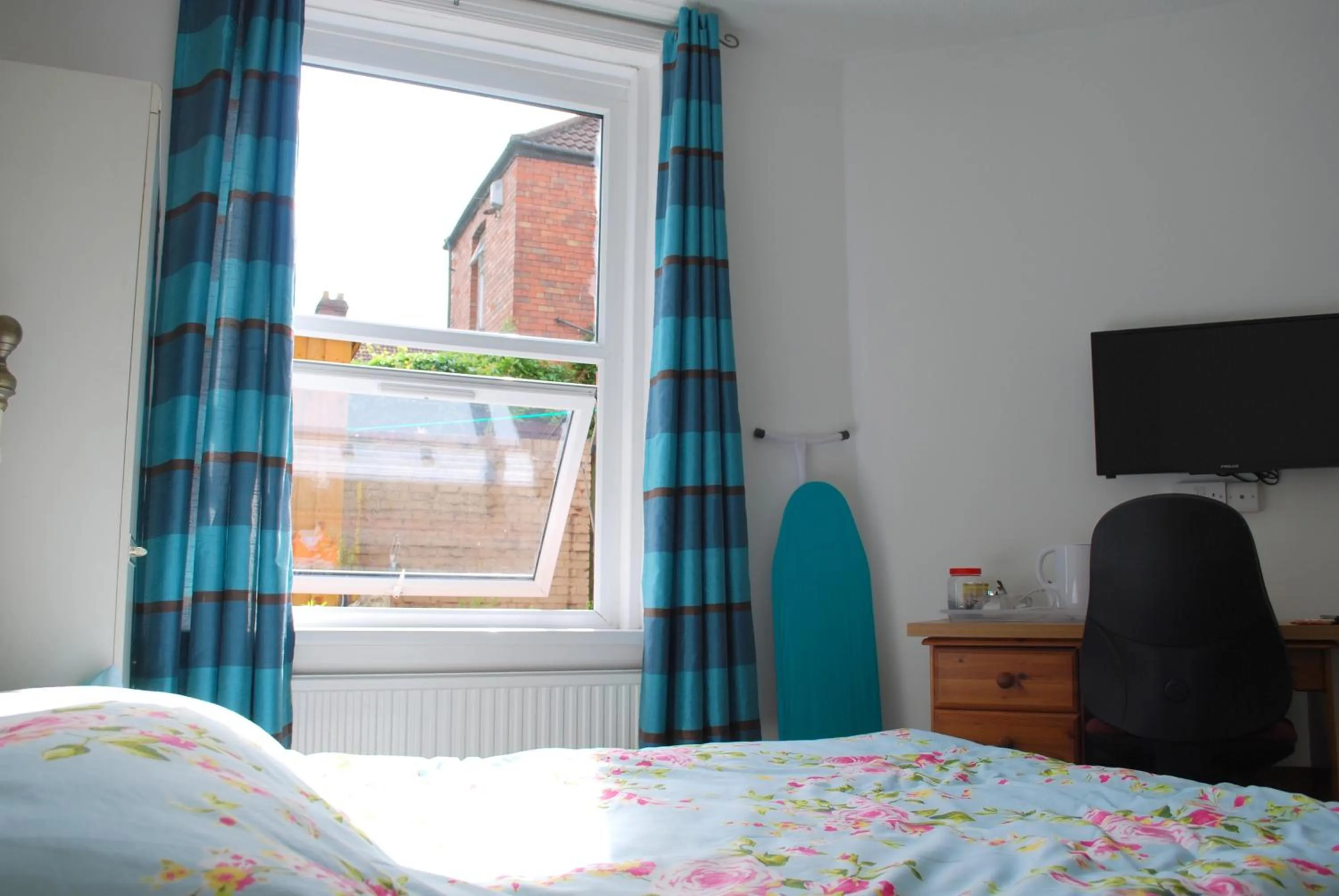 View (from property/room), Bed in Clift Guest House