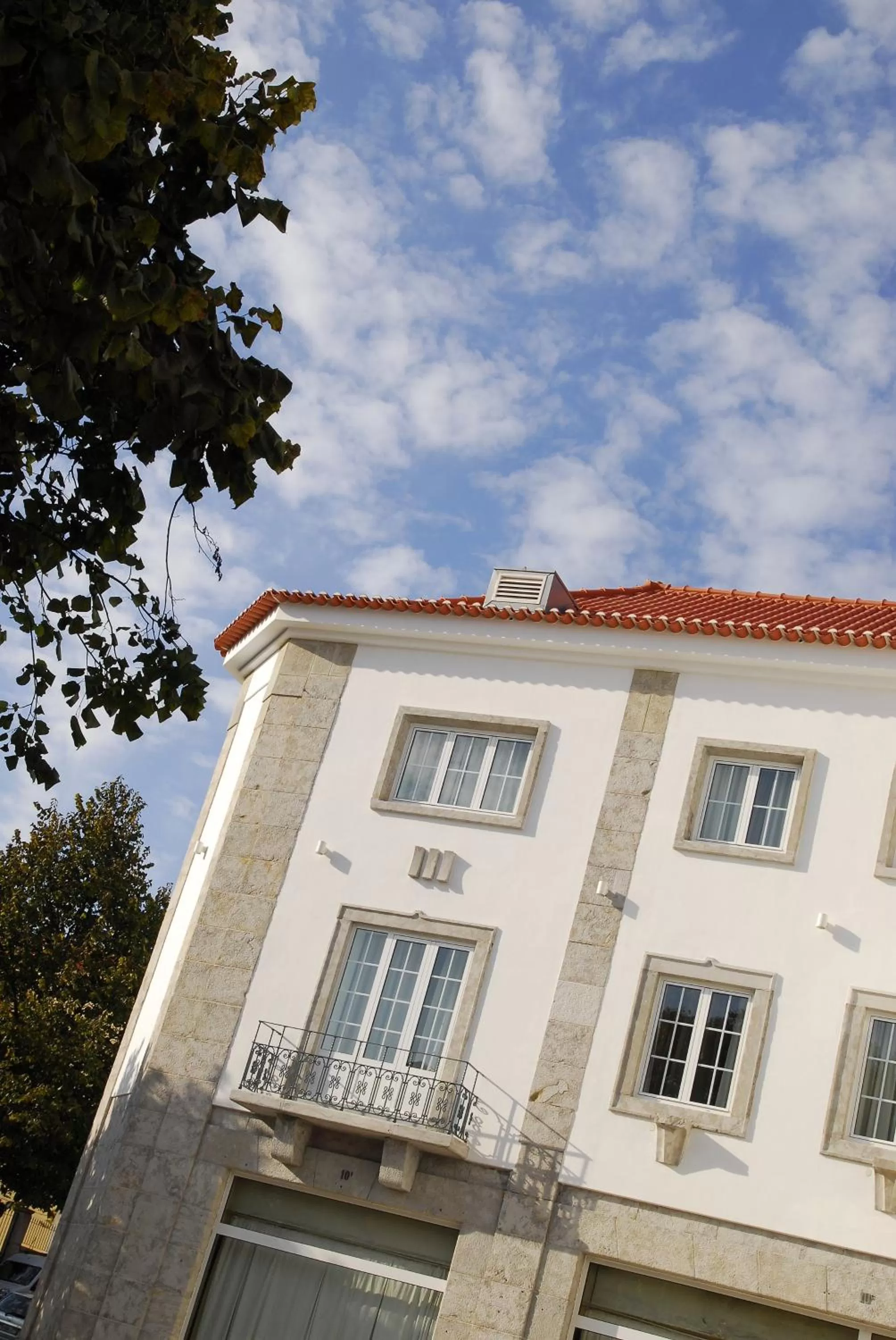 Facade/entrance in Hotel Jeronimos 8