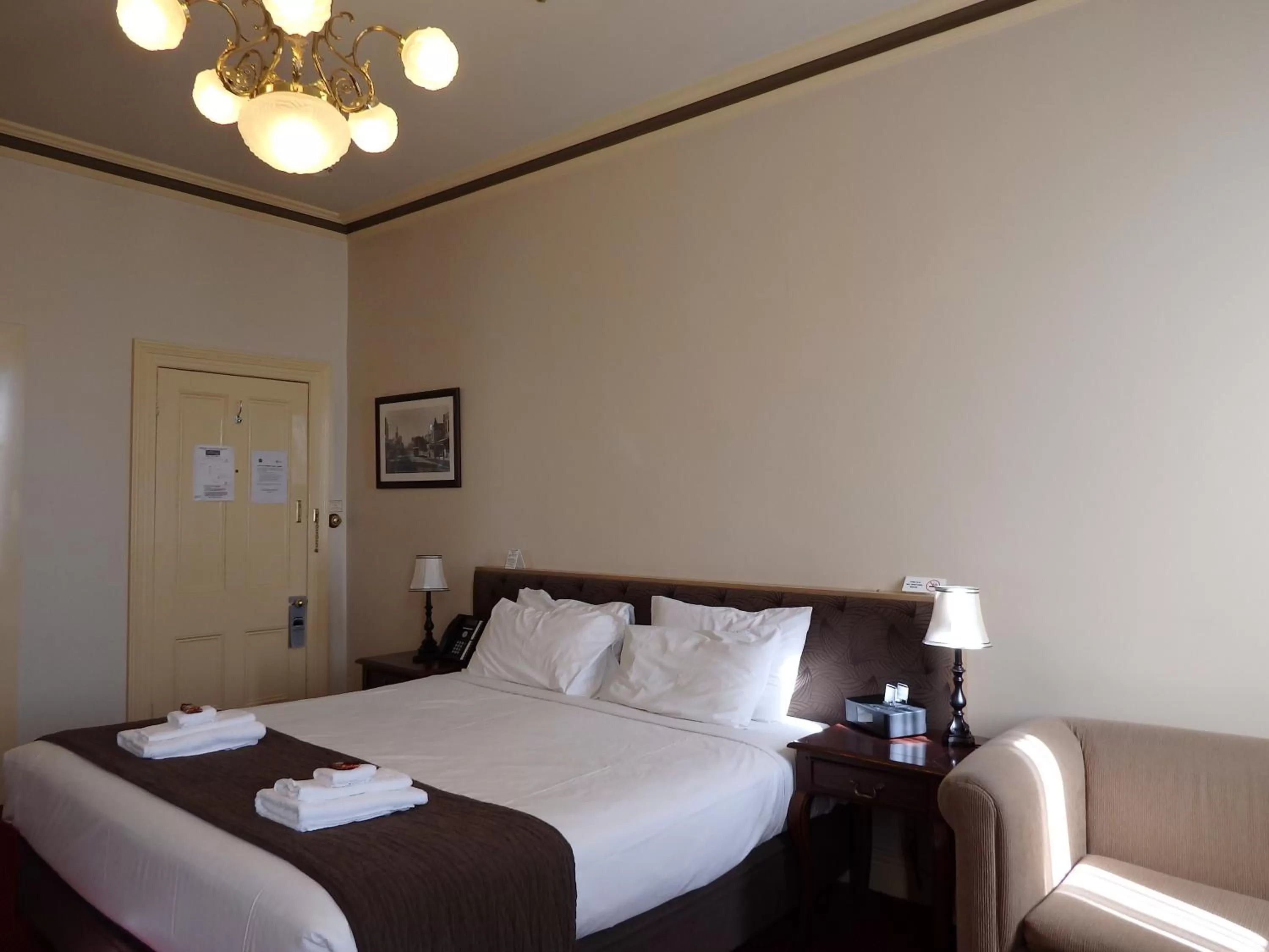 Photo of the whole room, Bed in The Glenferrie Hotel Hawthorn