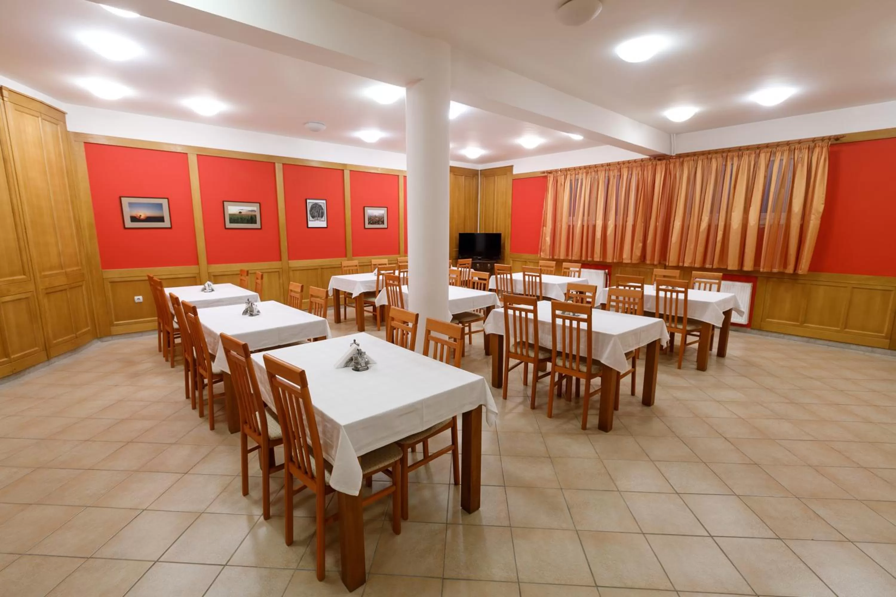 Dining area, Restaurant/Places to Eat in Art Garni Hotel