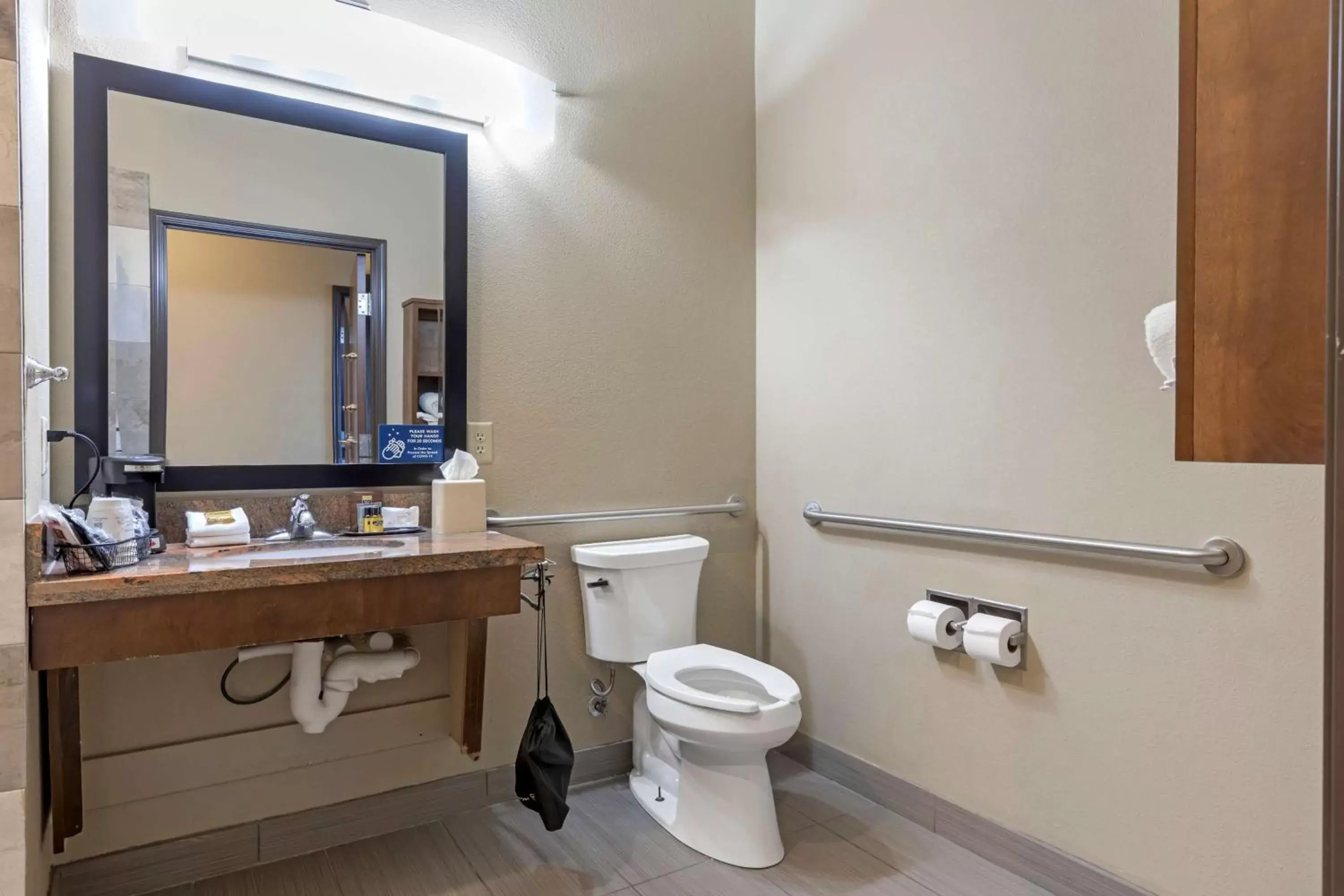 King Suite with Bath Tub - Disability Access in Best Western Plus Fort Stockton Hotel King Suite with Bath Tub - Disability Access in Best Western Plus Fort Stockton Hotel