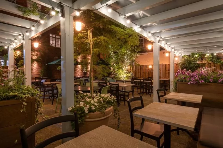 Restaurant/Places to Eat in The Swan Hotel Wetherspoon