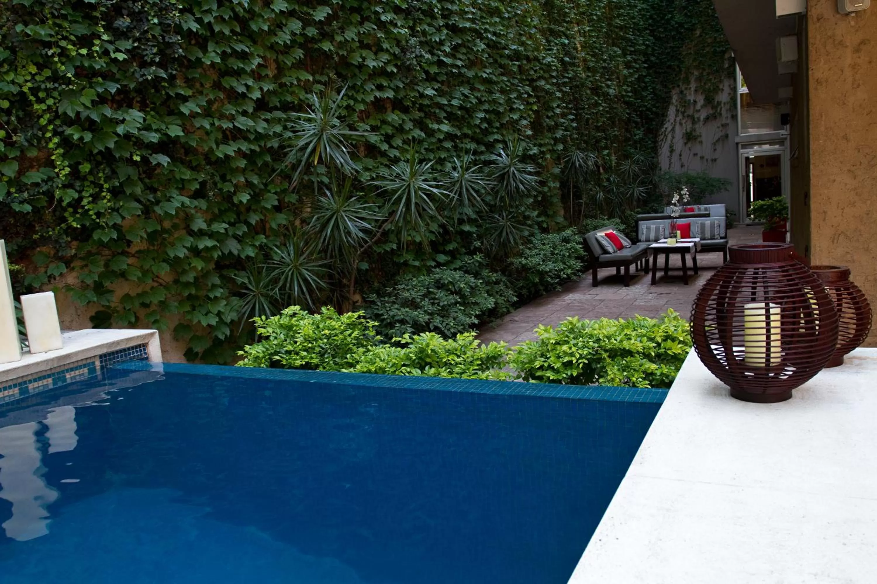 Swimming pool in Ribera Sur Hotel