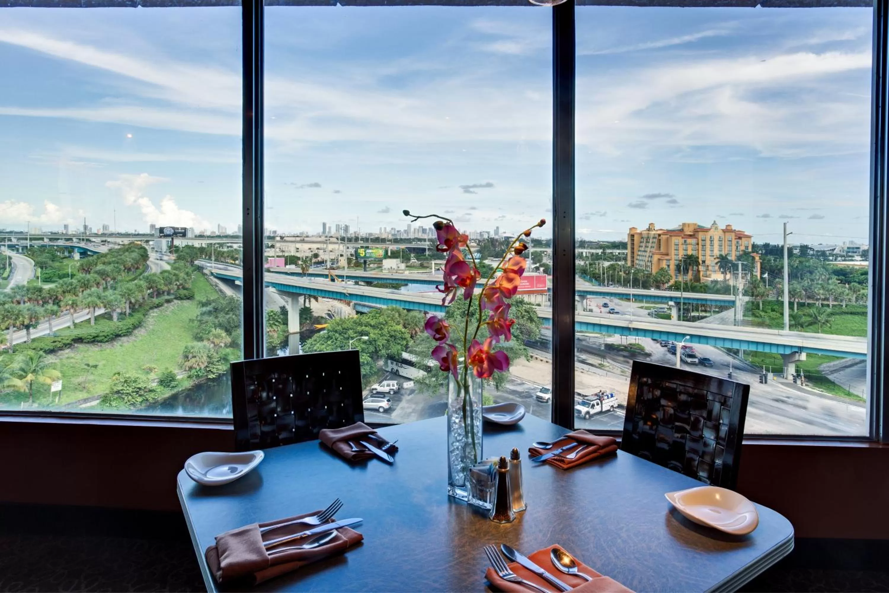 Restaurant/places to eat in Holiday Inn Miami International Airport by IHG