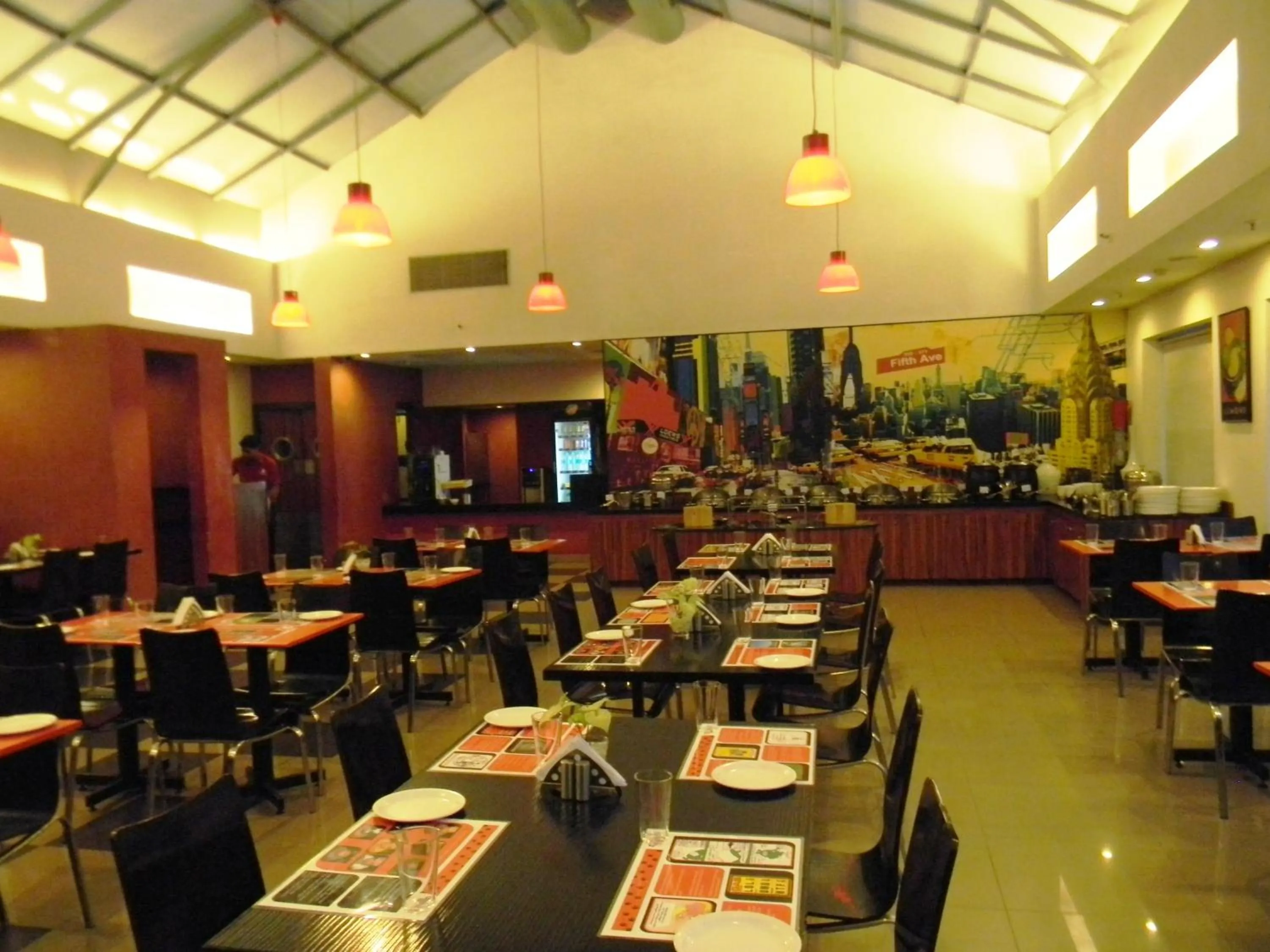 Restaurant/places to eat in Red Fox by Lemon Tree Hotels, East Delhi