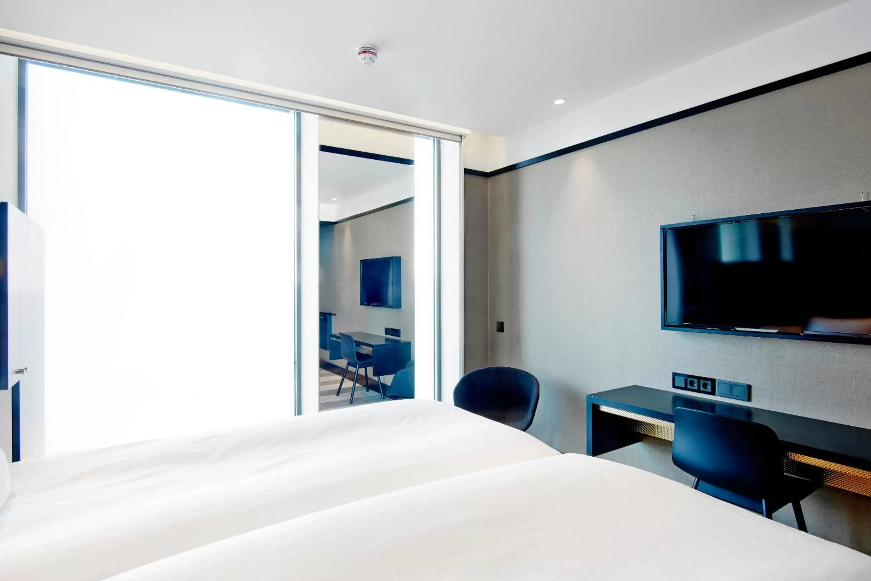 Photo of the whole room, Bed in Vox Hotel