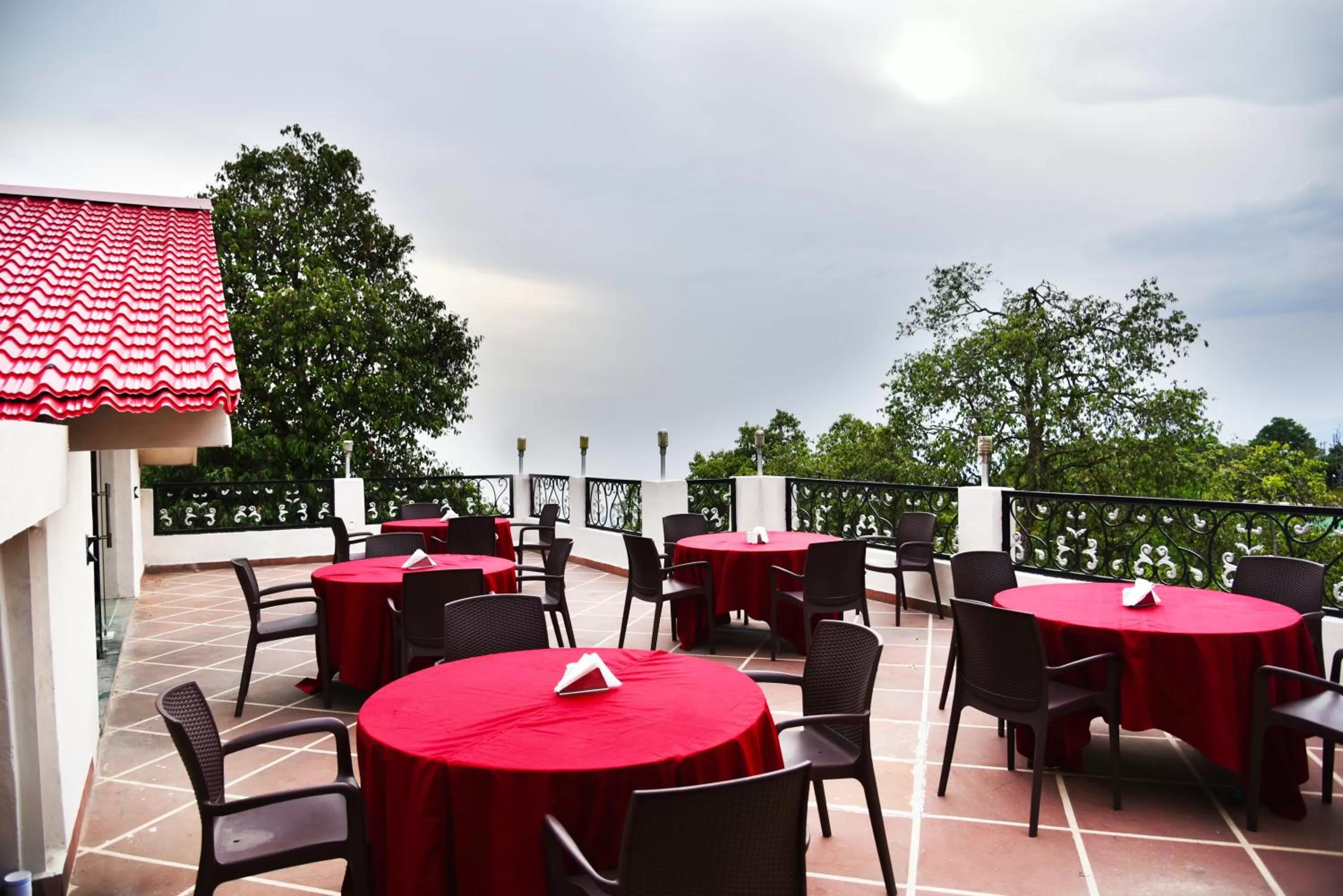 Restaurant/places to eat in Indraprastha Resort - Centrally Heated Rooms, with Gym, Games & Spa