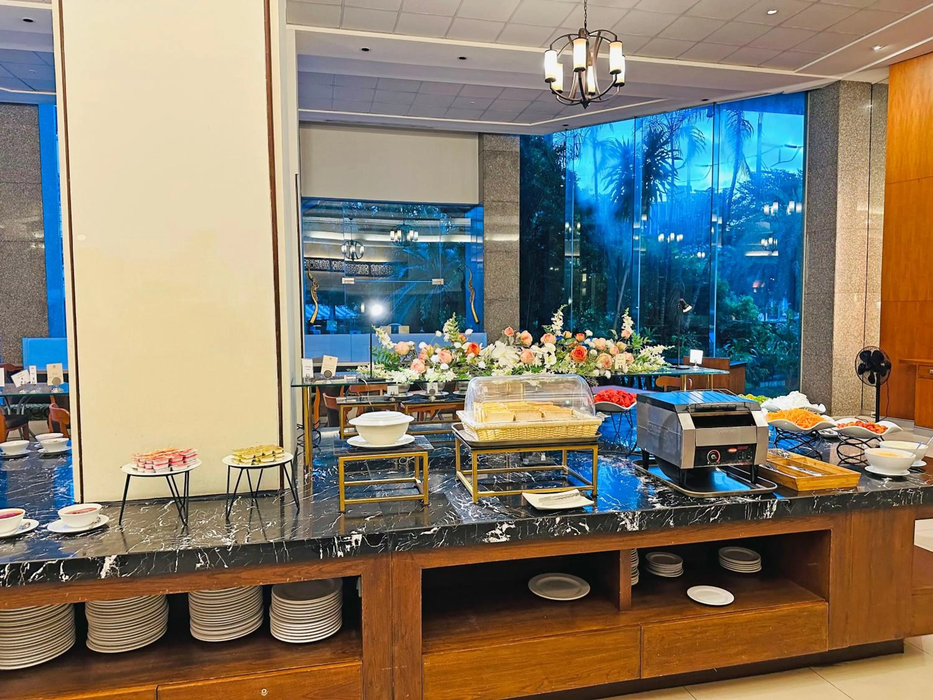 Food and drinks in Lanna Palace 2004