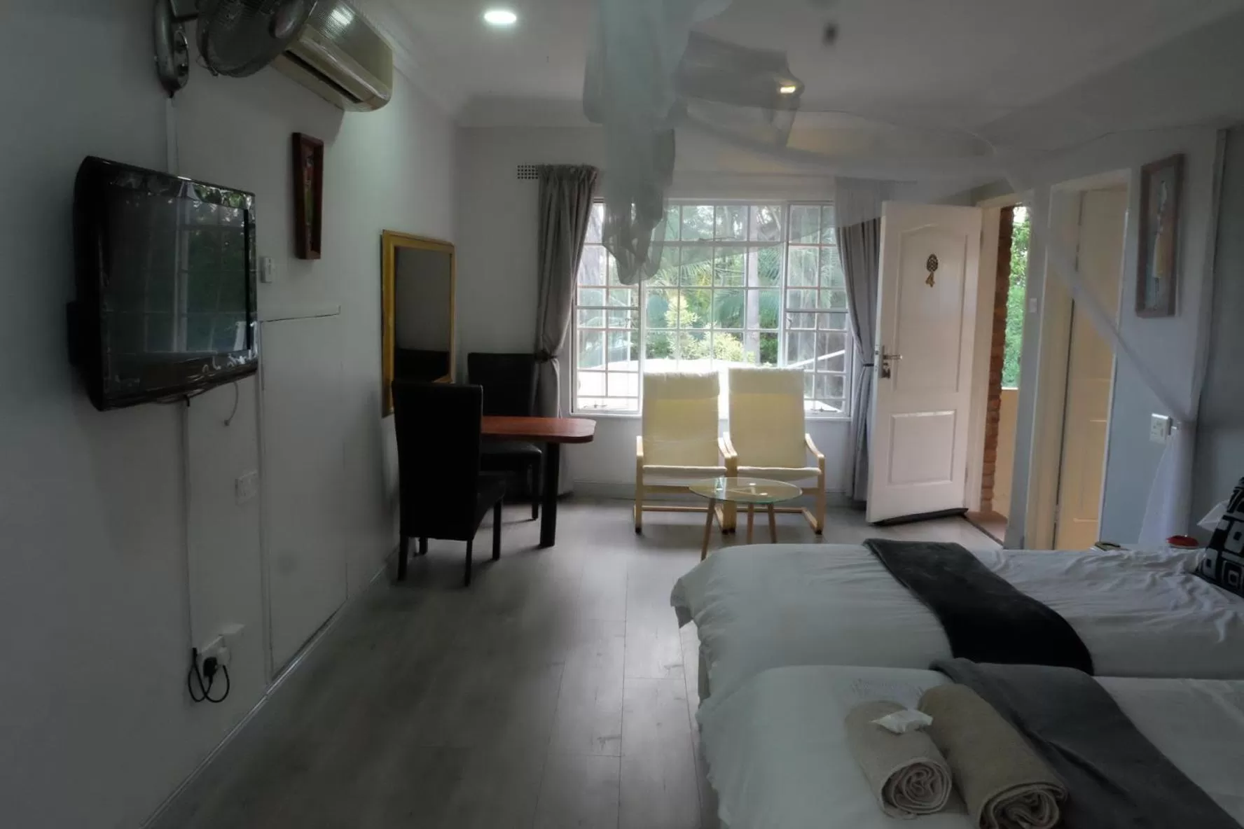 Twin Room with Balcony - single occupancy in The Leslie - Bed & Breakfast